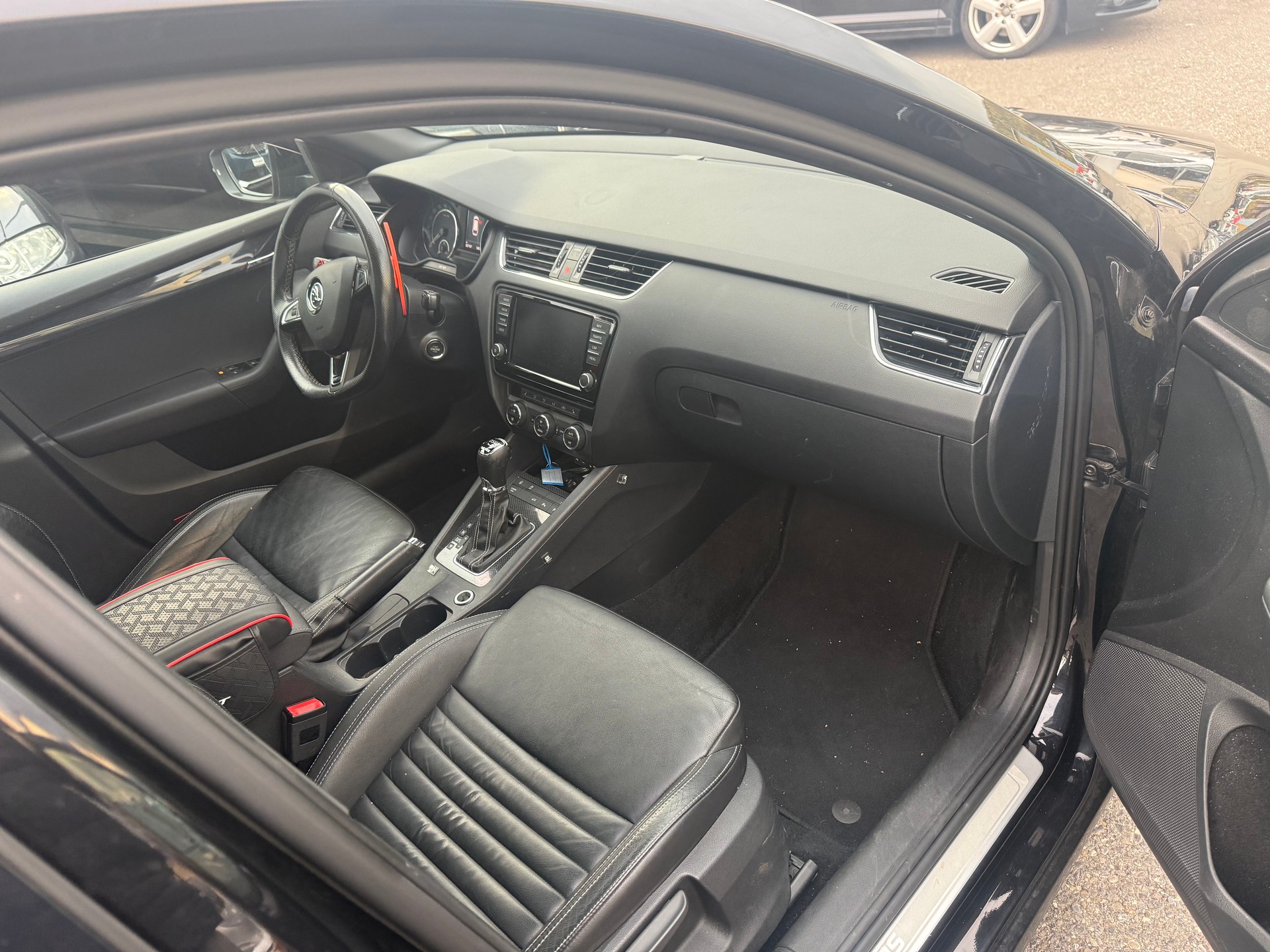 SKODA Octavia Combi 2.0 TDI RS 4x4 DSG-image-7