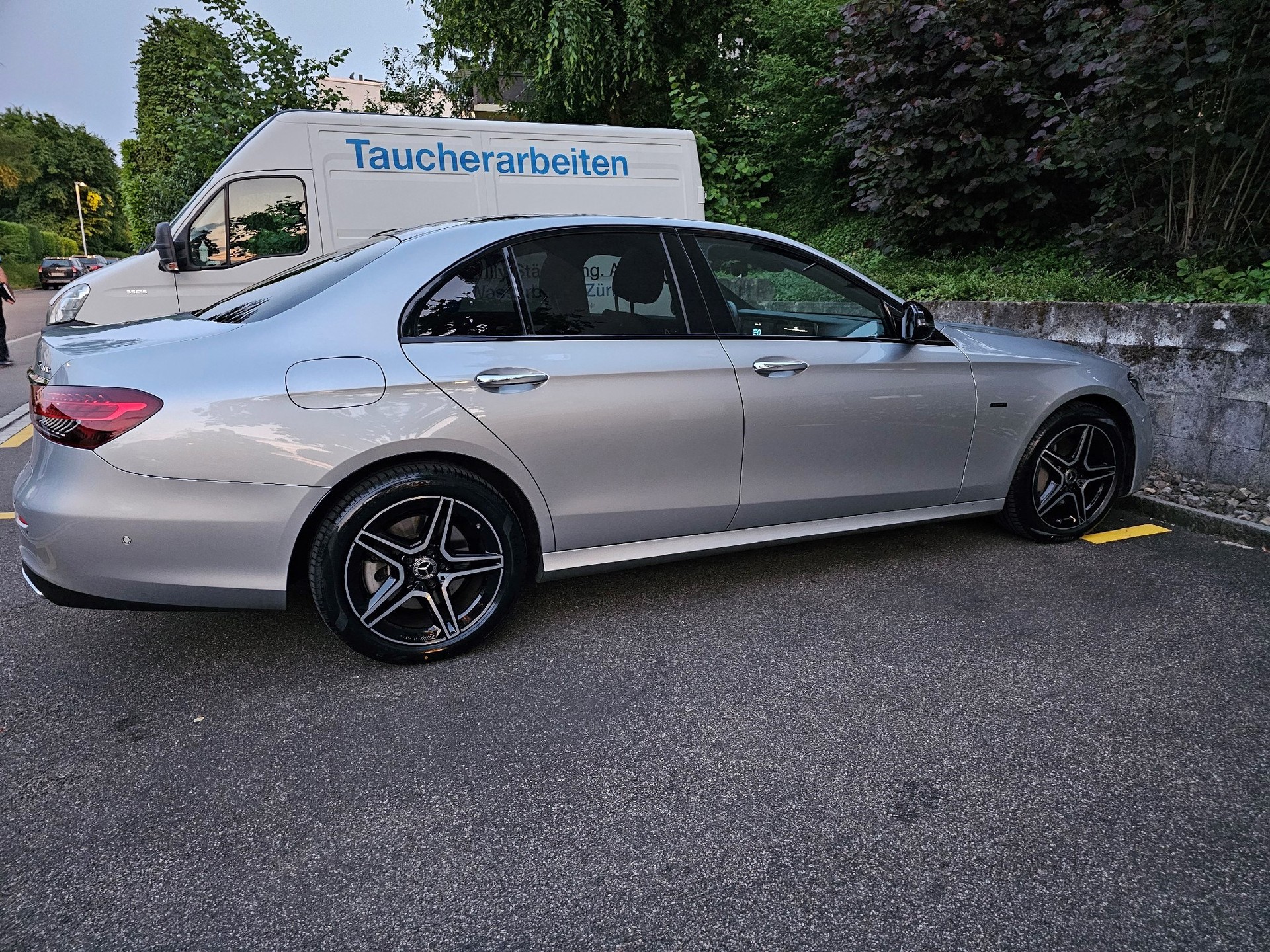 MERCEDES-BENZ E 300 de 4Matic EQ Star 9G-Tronic-image-0