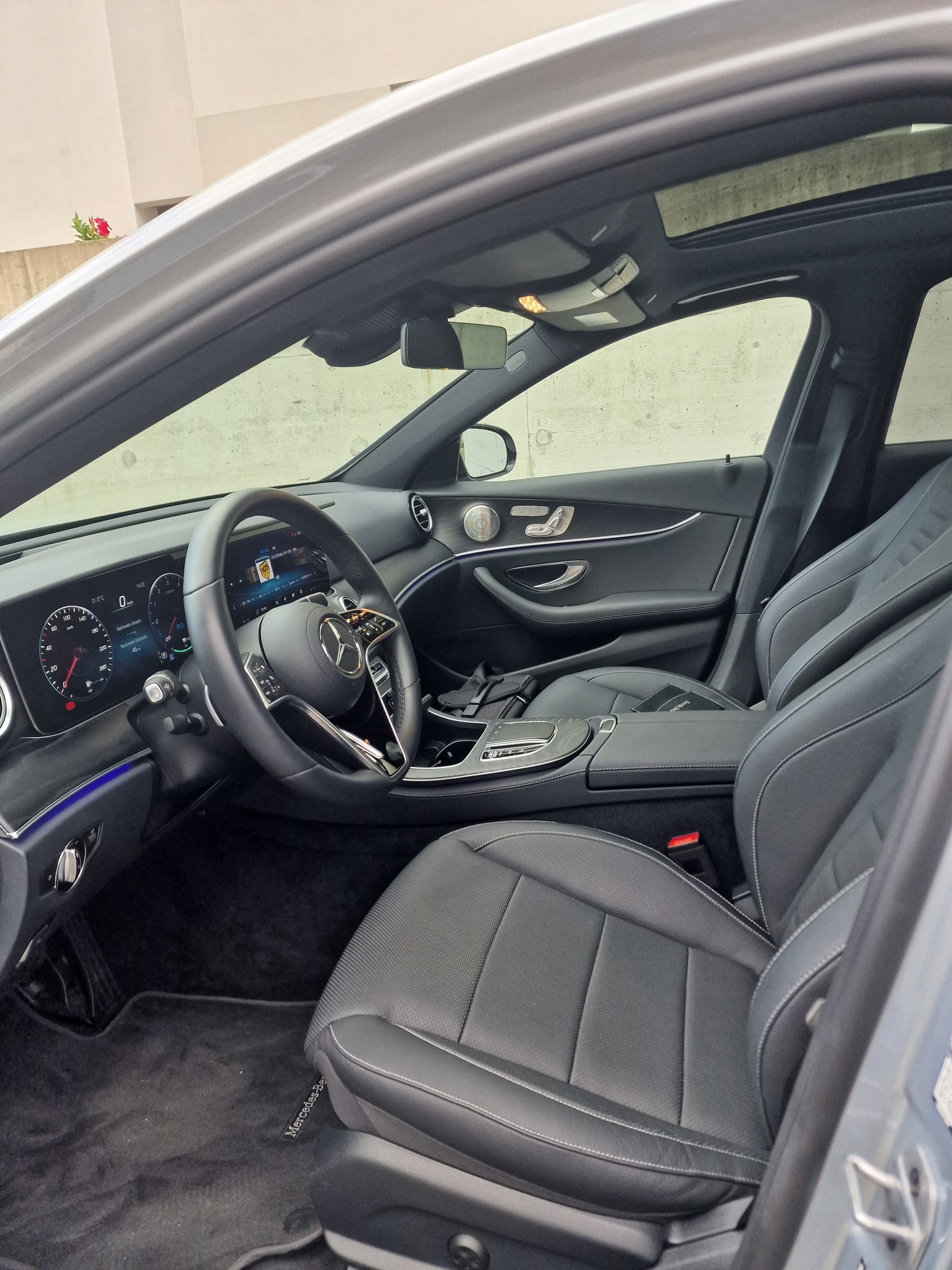 MERCEDES-BENZ E 300 de 4Matic EQ Star 9G-Tronic-image-4