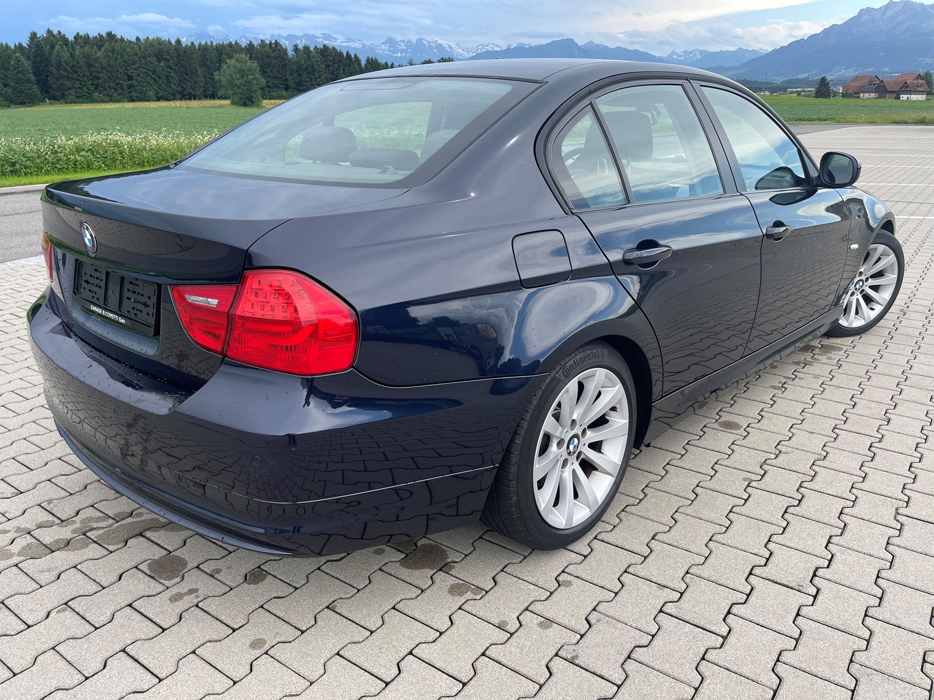 BMW 320i Access-image-2