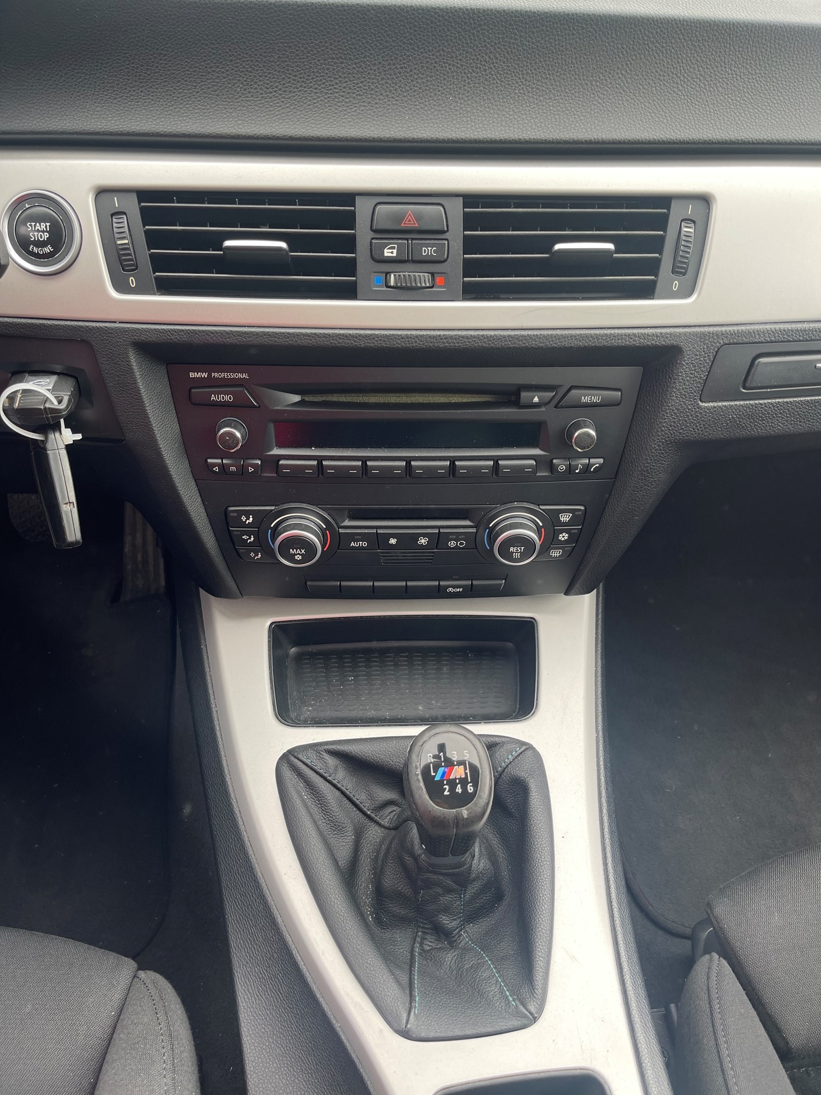 BMW 320i Access-image-8
