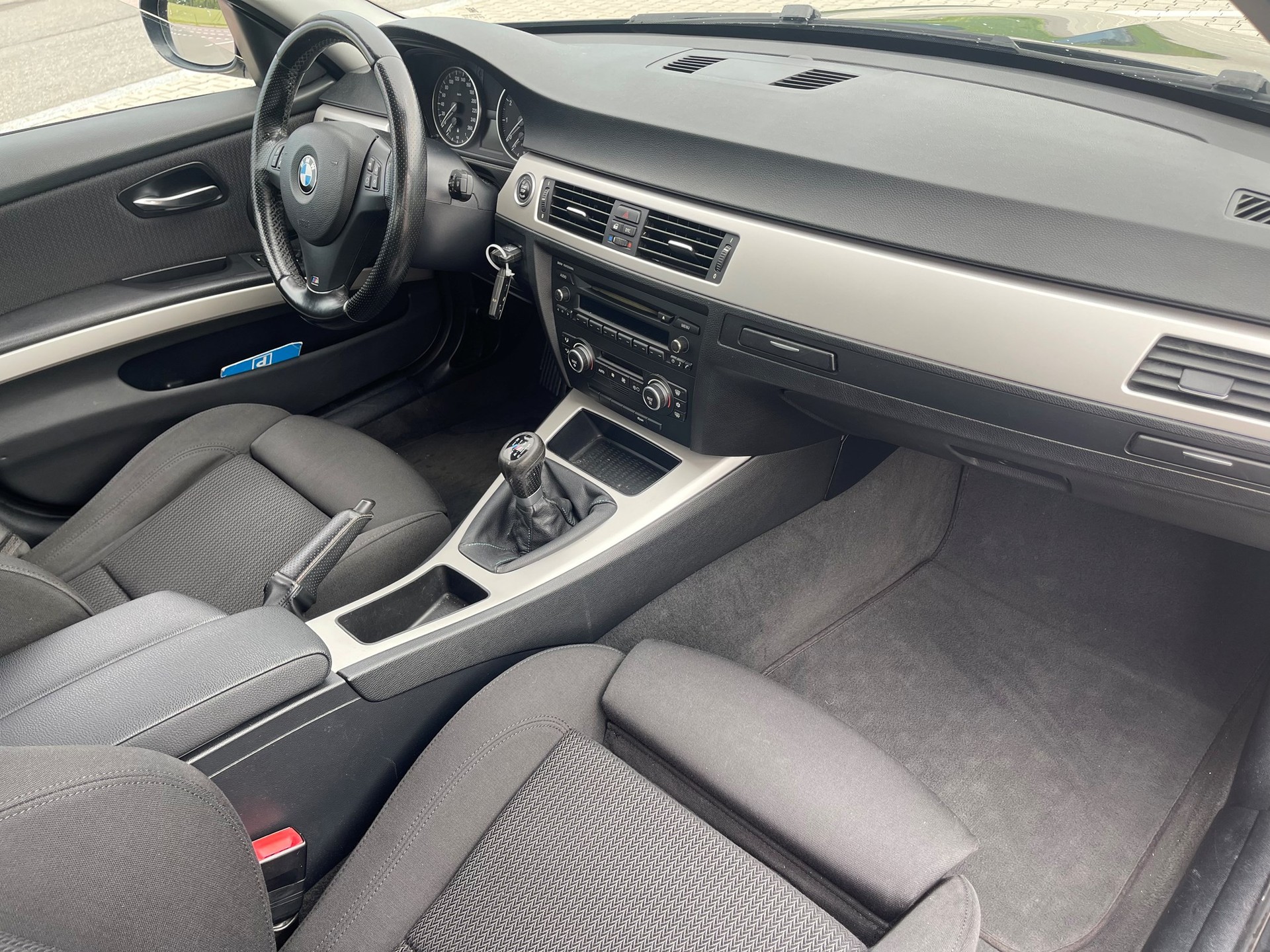 BMW 320i Access-image-5