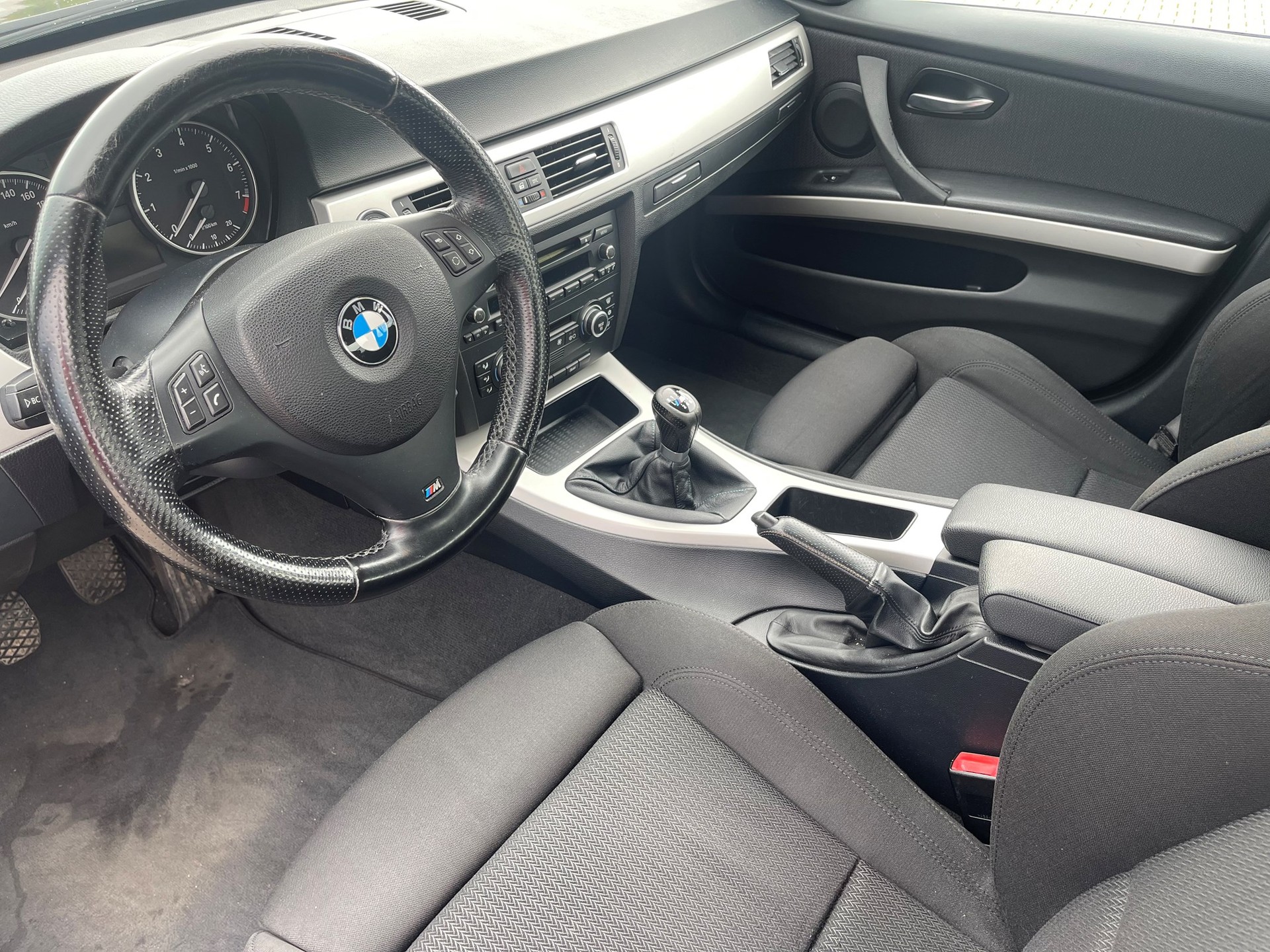 BMW 320i Access-image-7