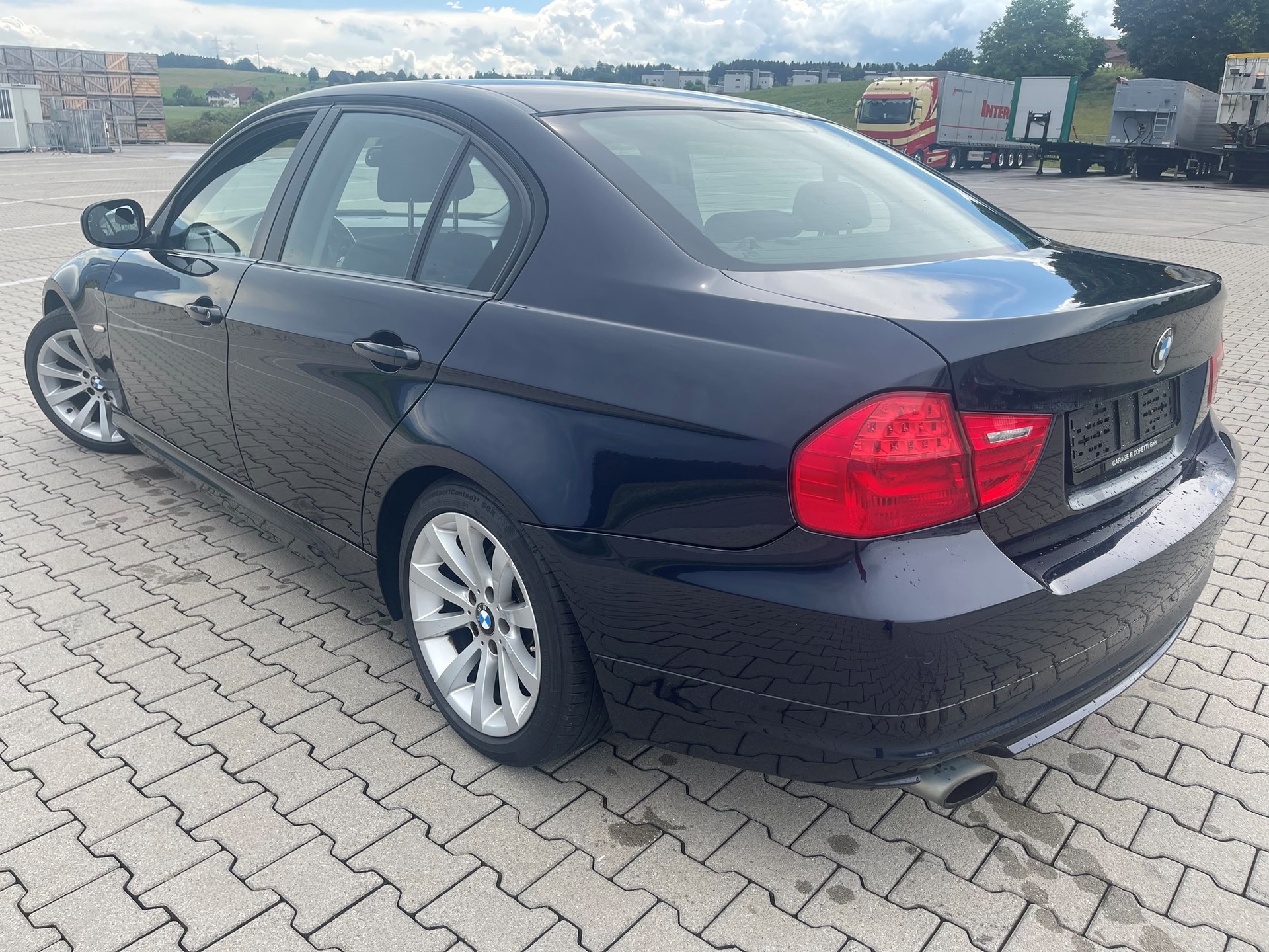 BMW 320i Access-image-3