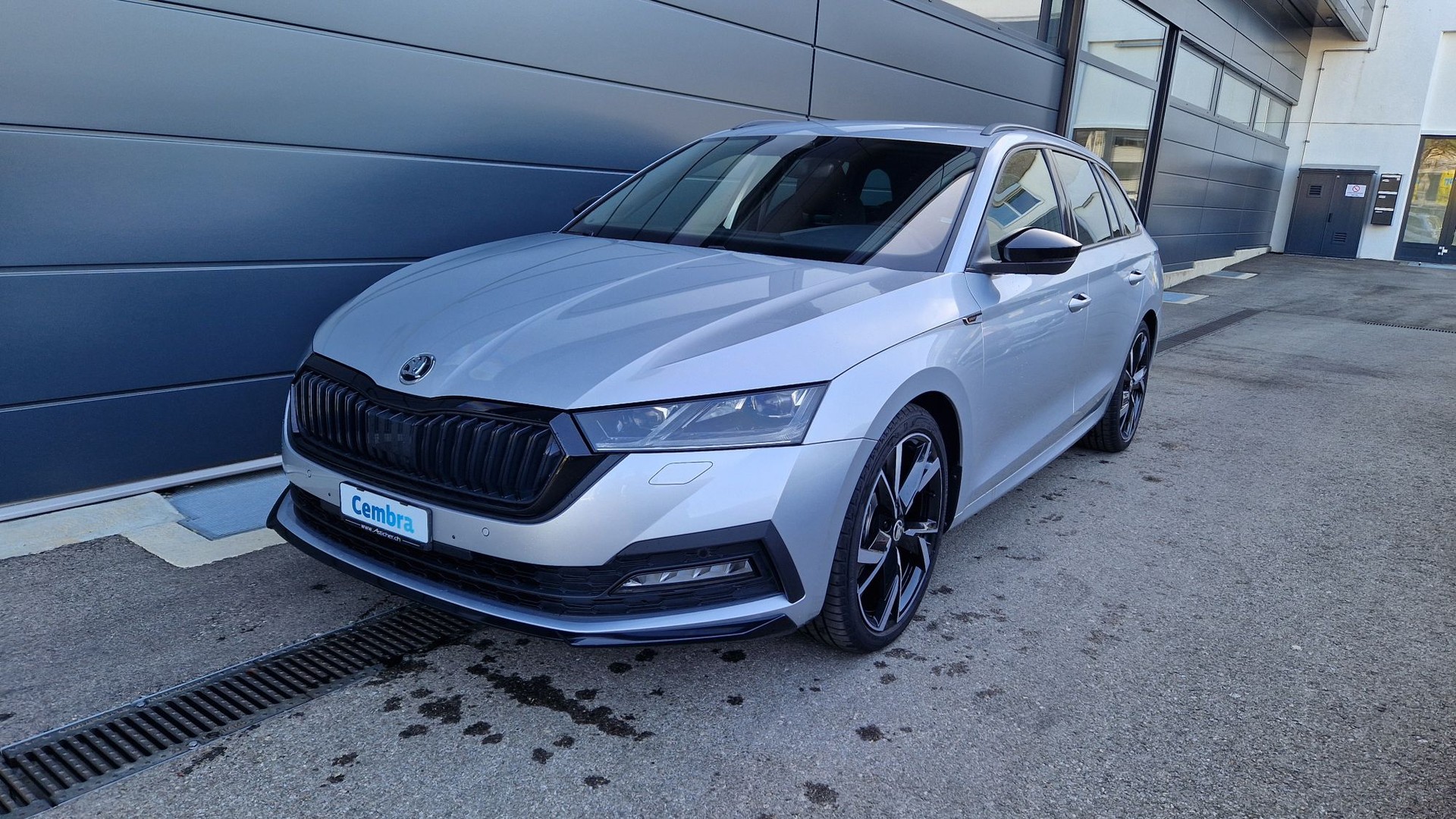 SKODA Octavia Combi 2.0 TSI SportLine DSG 4x4-image-11