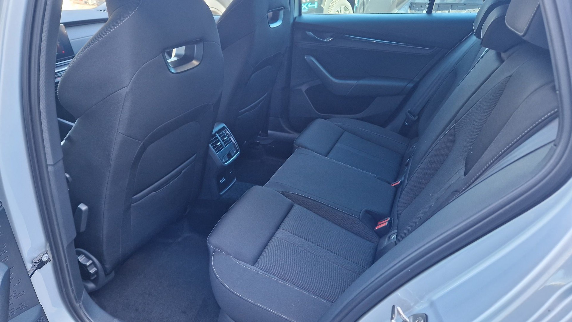SKODA Octavia Combi 2.0 TSI SportLine DSG 4x4-image-9
