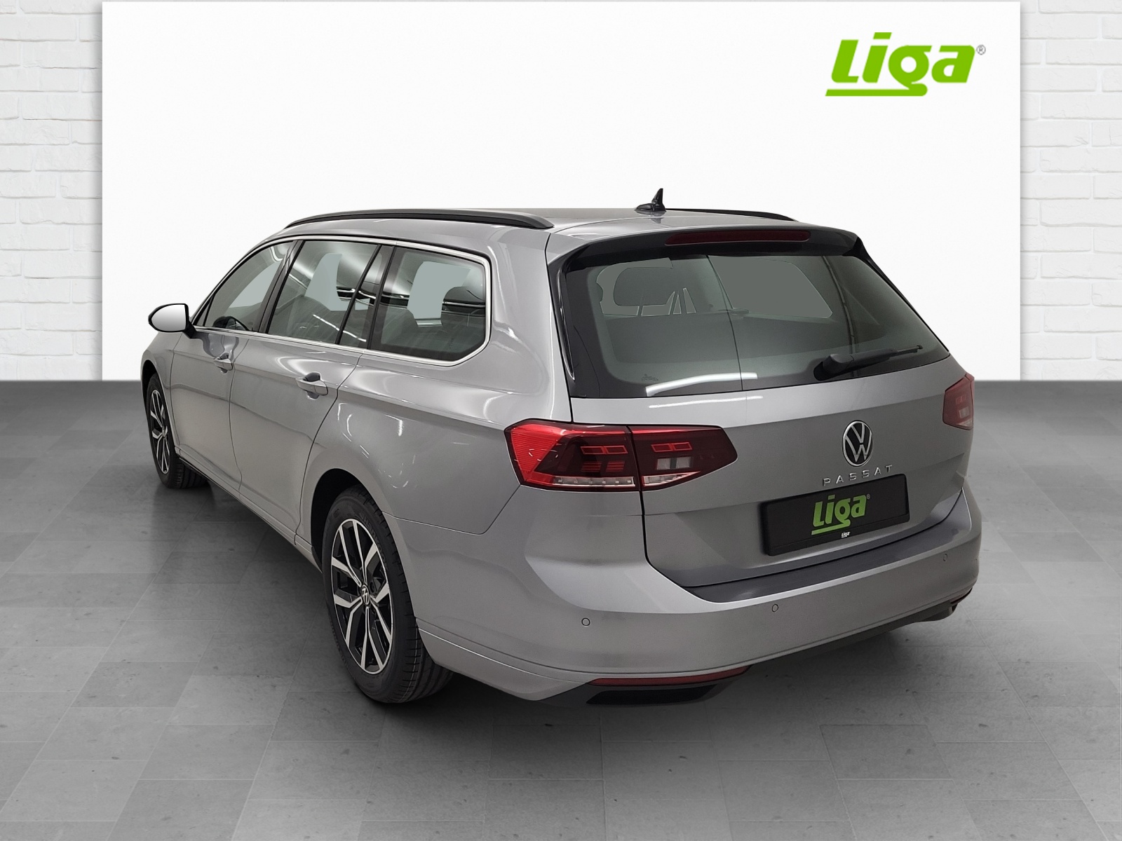 VW Passat Variant 2.0 TDI 150 Business DSG-image-3