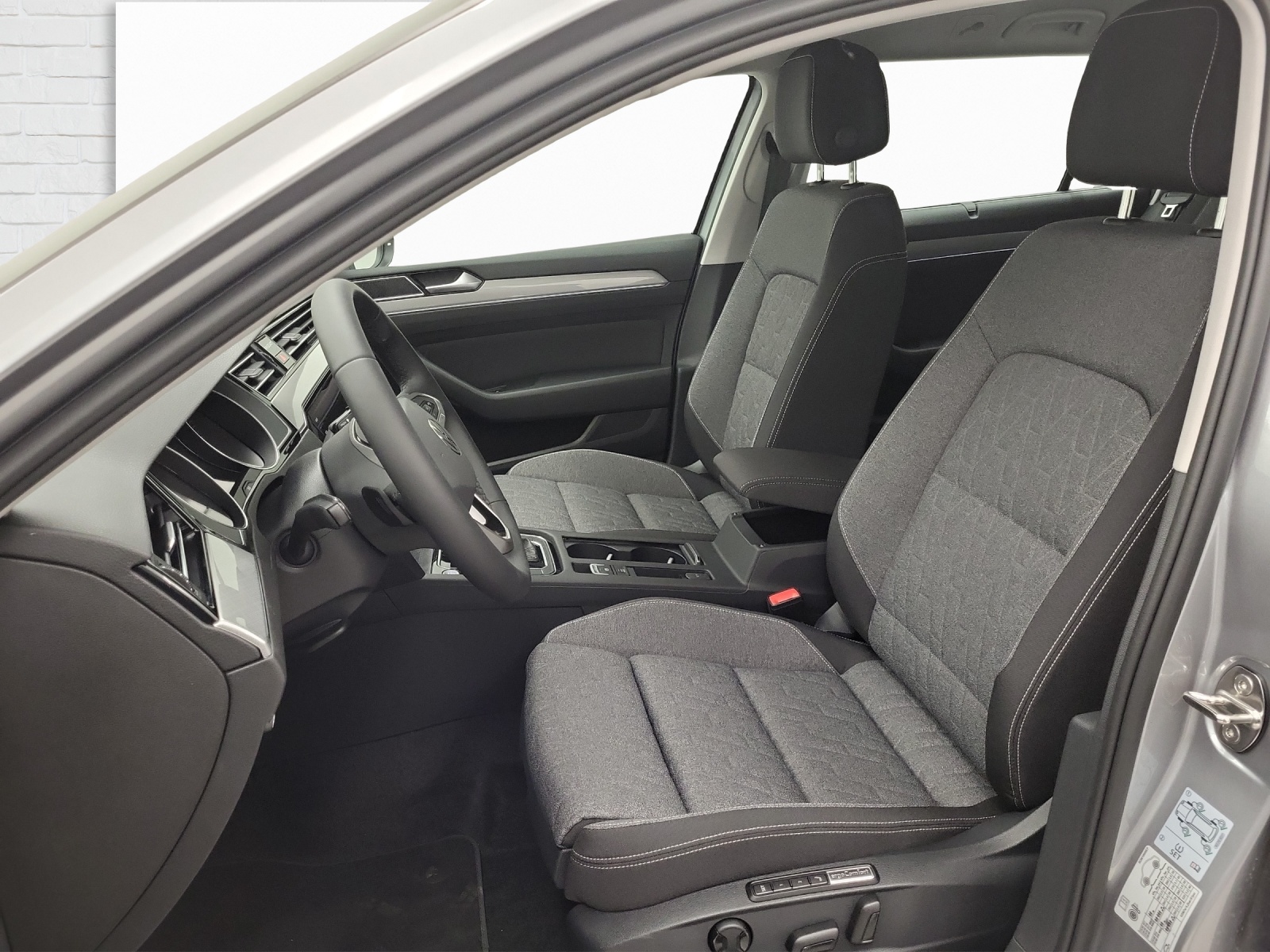 VW Passat Variant 2.0 TDI 150 Business DSG-image-6