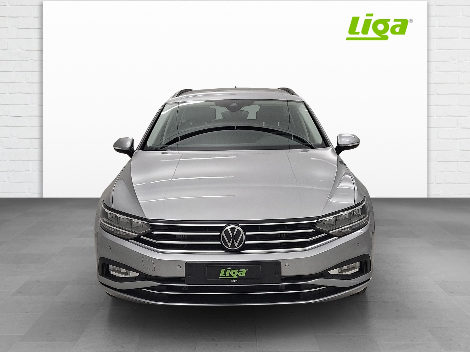 VW Passat Variant 2.0 TDI 150 Business DSG-image-2