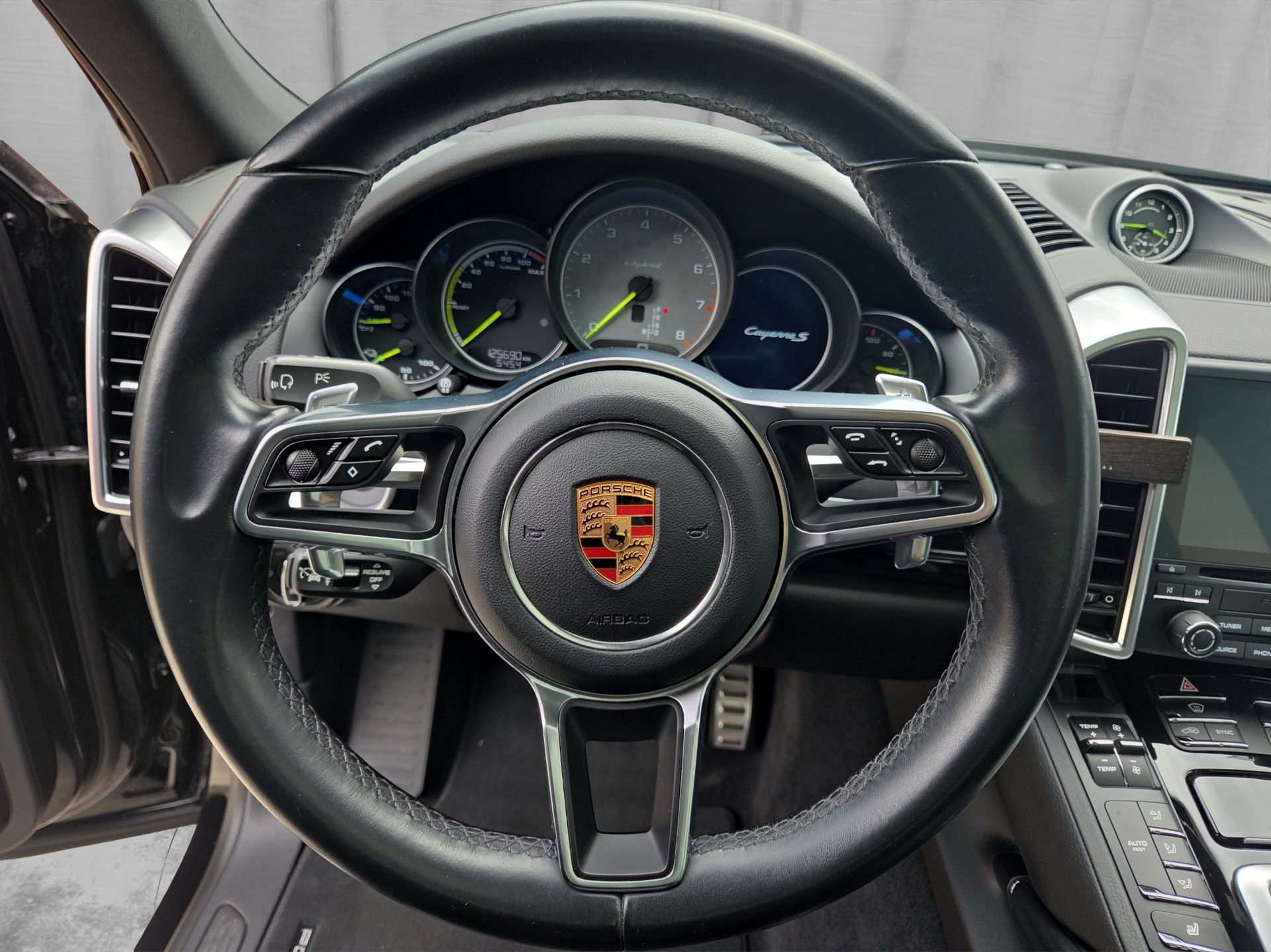 PORSCHE Cayenne S E-Hybrid Platinum Edition-image-8