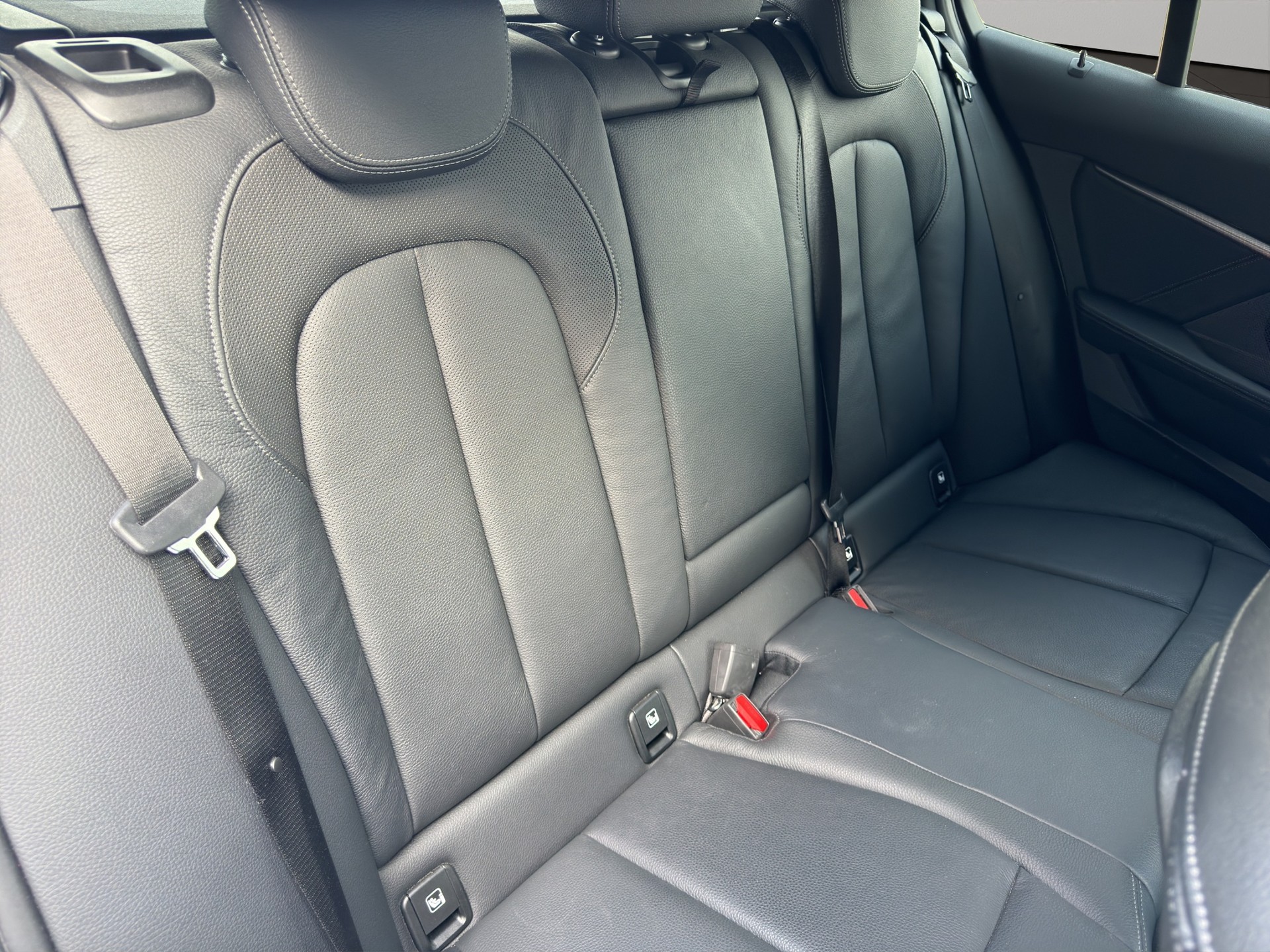 BMW M135i xDrive Steptronic-image-16