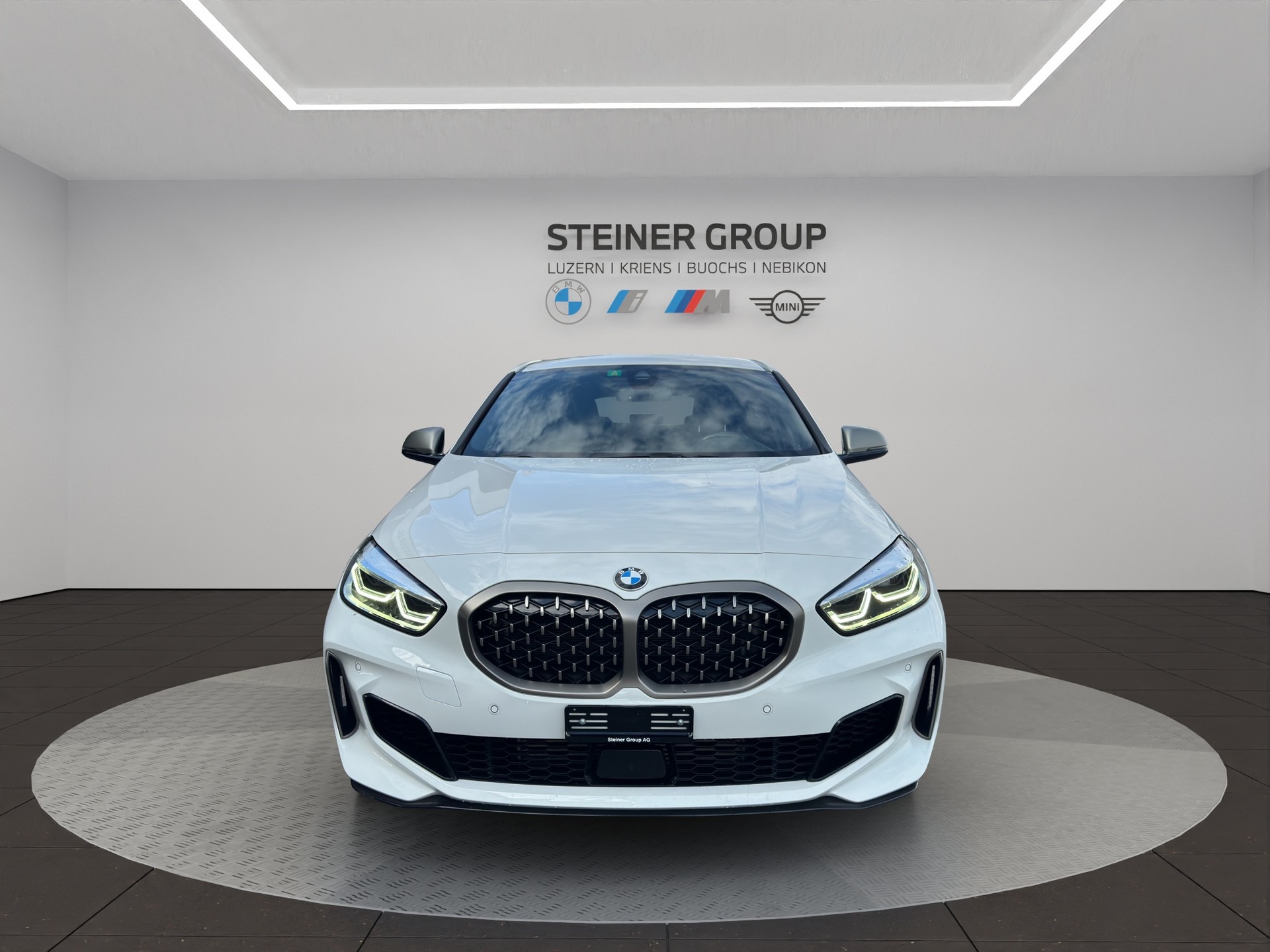 BMW M135i xDrive Steptronic-image-7