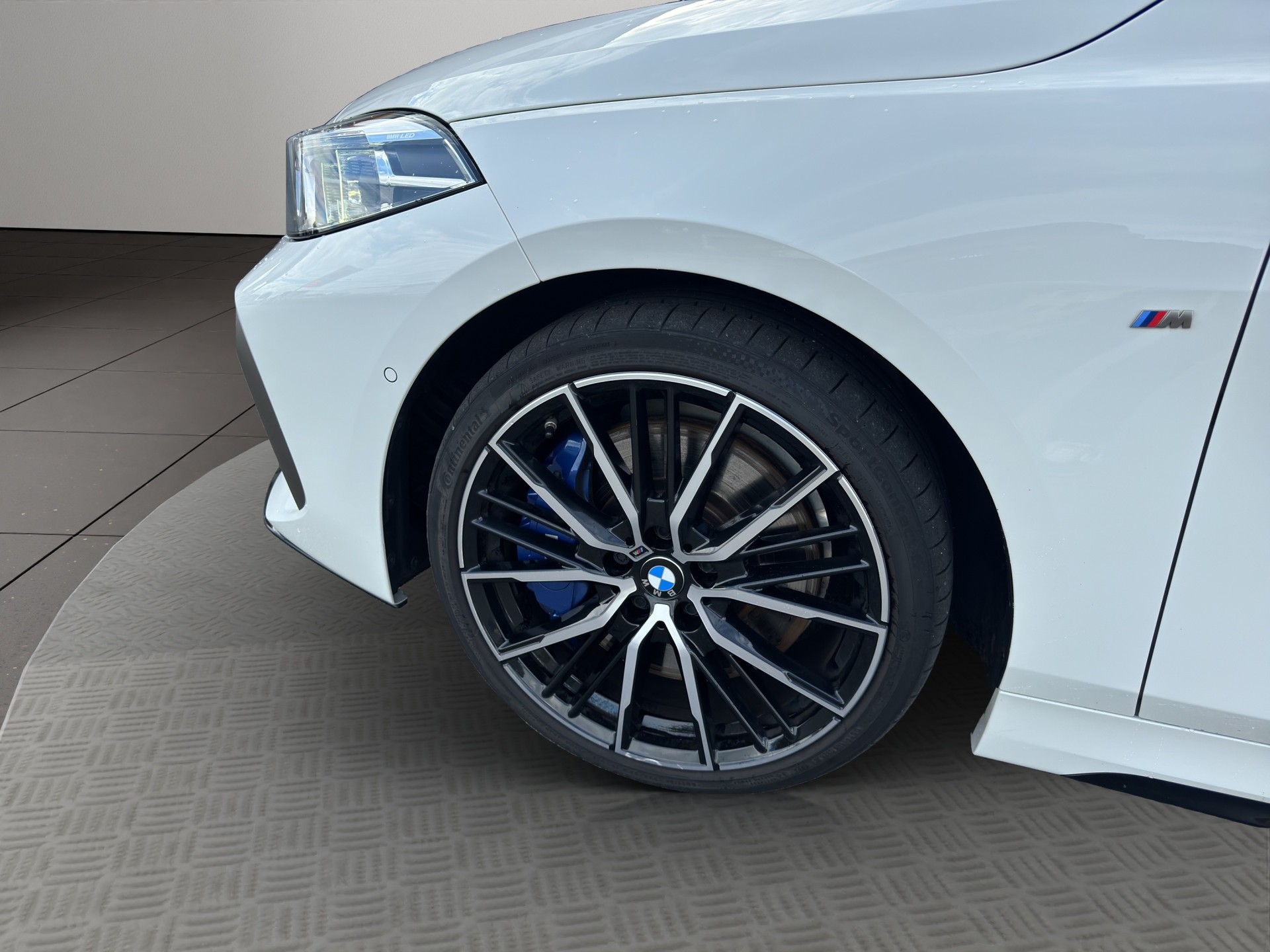 BMW M135i xDrive Steptronic-image-8