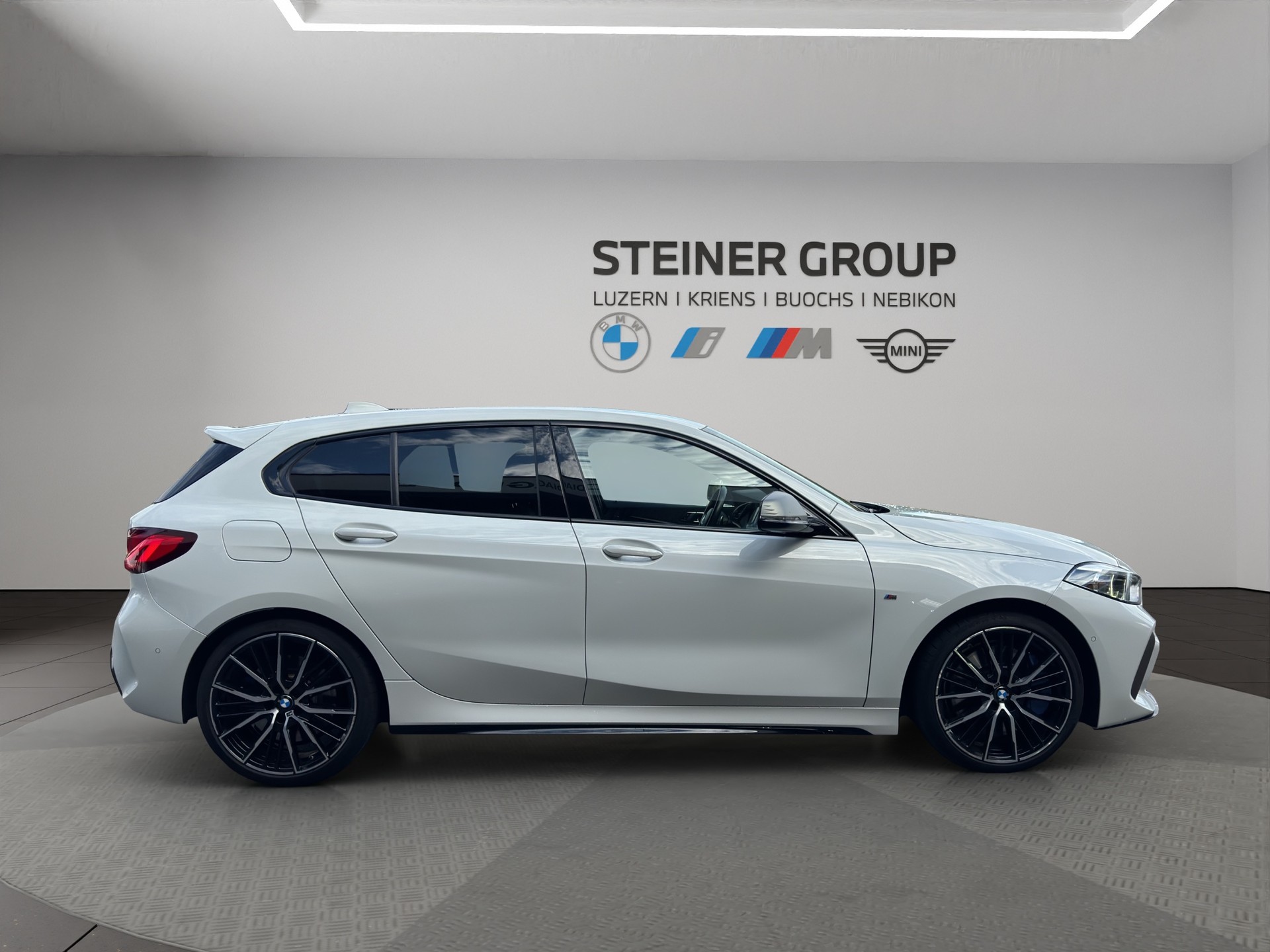 BMW M135i xDrive Steptronic-image-5