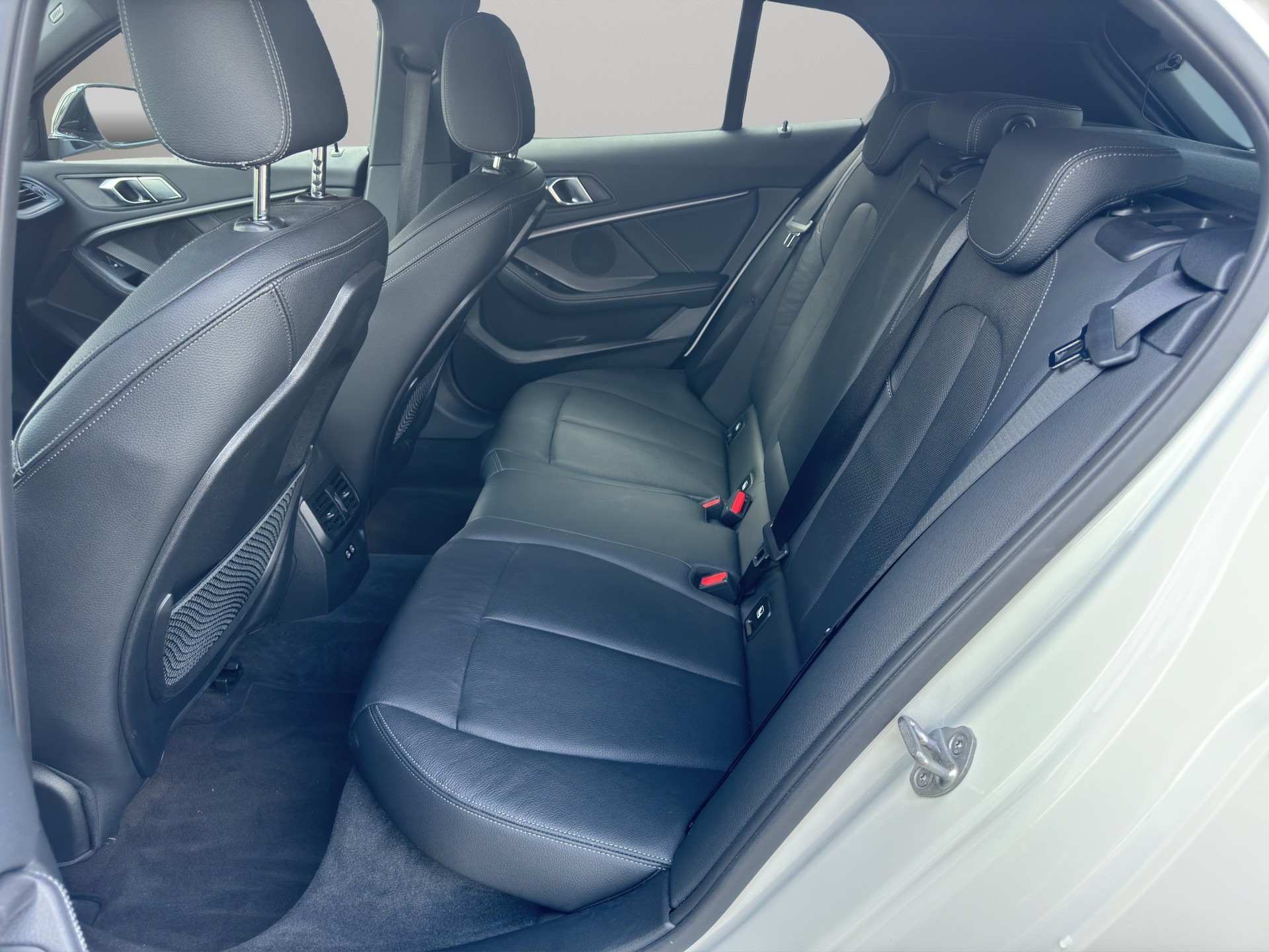 BMW M135i xDrive Steptronic-image-15
