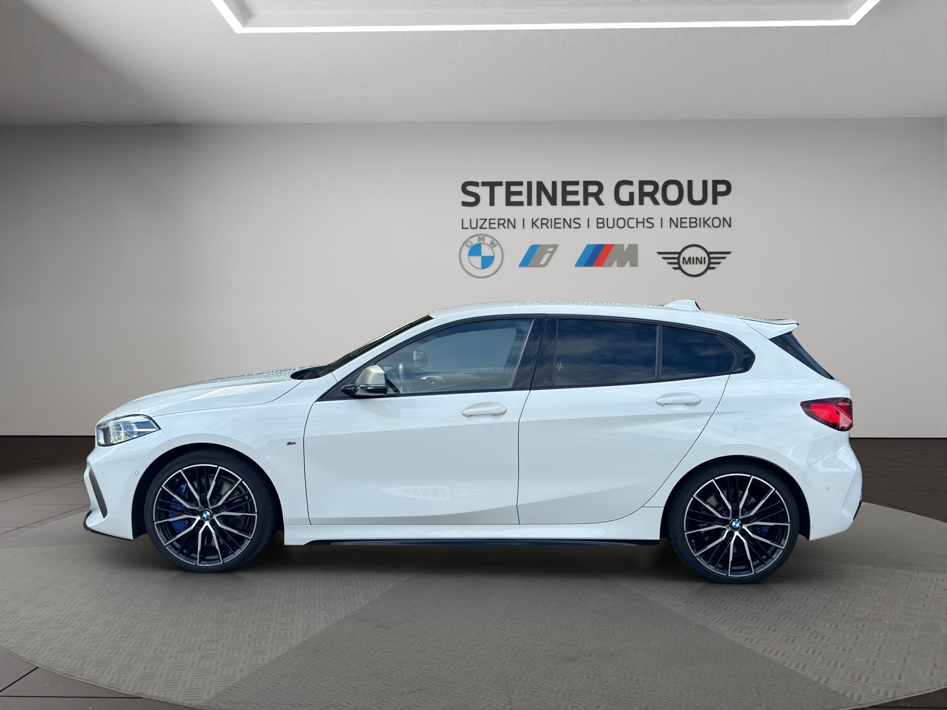 BMW M135i xDrive Steptronic-image-1