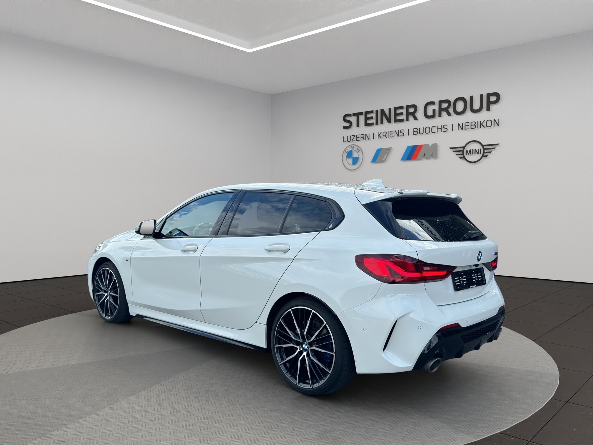 BMW M135i xDrive Steptronic-image-2