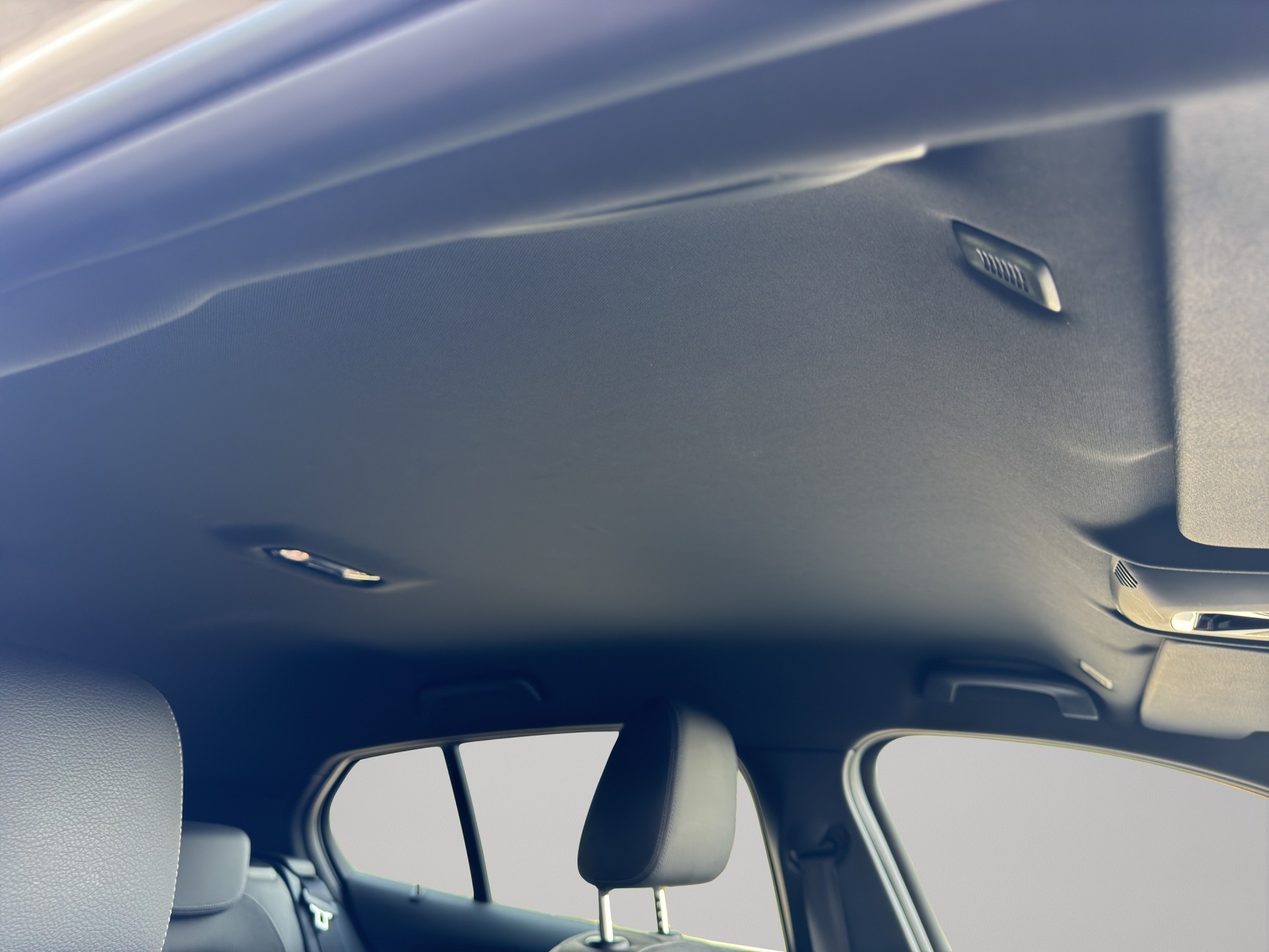 BMW M135i xDrive Steptronic-image-18