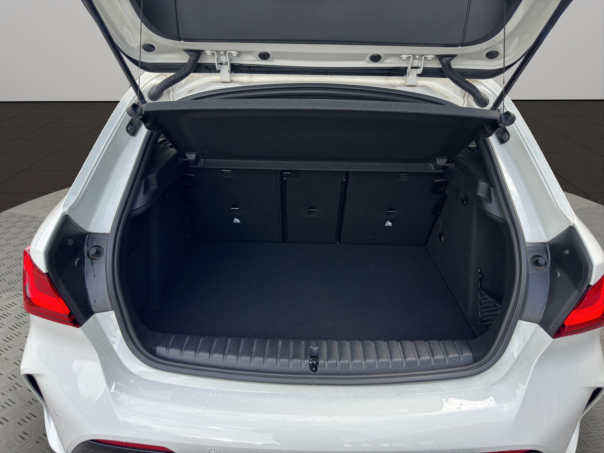 BMW M135i xDrive Steptronic-image-19