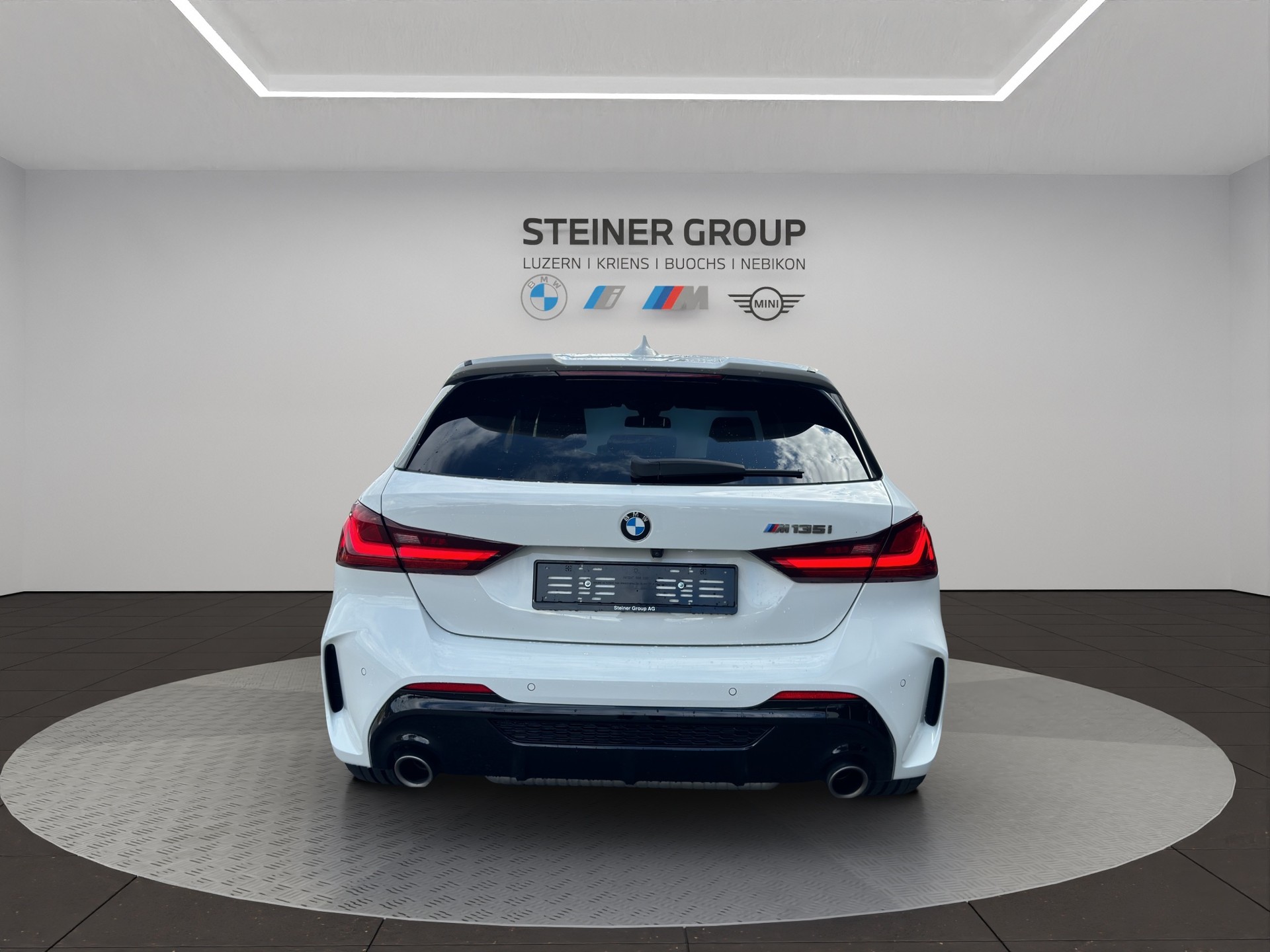 BMW M135i xDrive Steptronic-image-3
