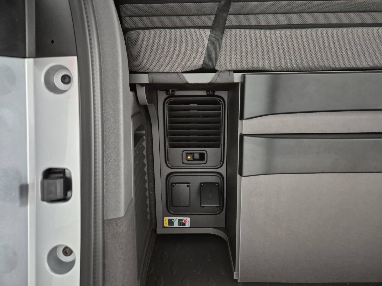 VW California 2.0 TSI Beach Tour-image-15
