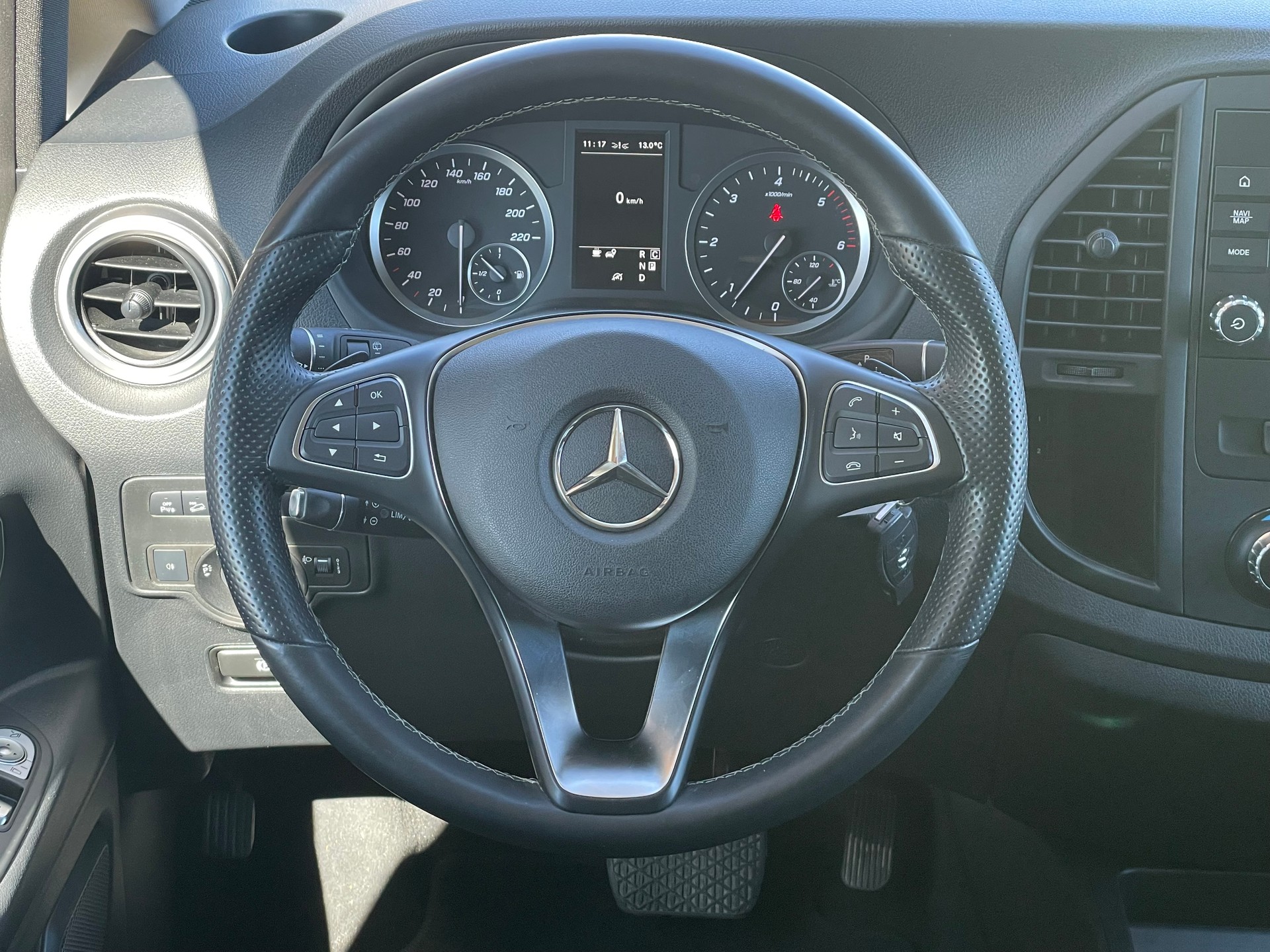 MERCEDES-BENZ Vito 116 CDI Lang Select Tourer 4Matic 9G-Tronic-image-3