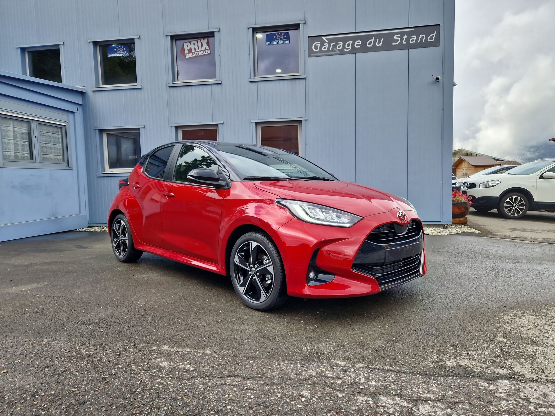 TOYOTA Yaris 1.5 Premium e-CVT-image-1