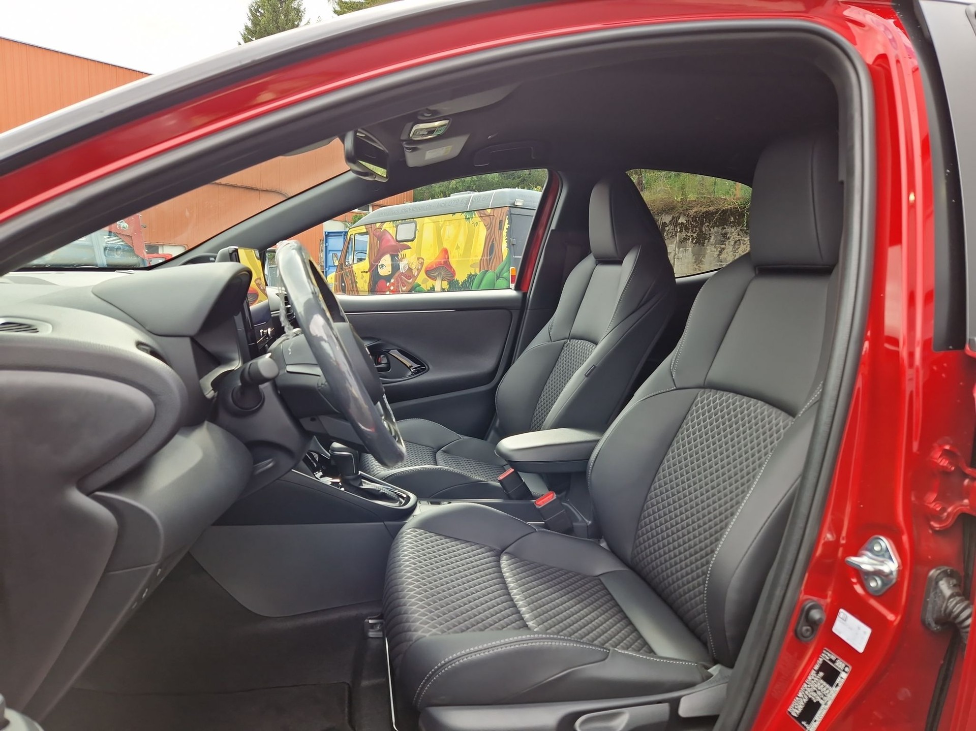TOYOTA Yaris 1.5 Premium e-CVT-image-3