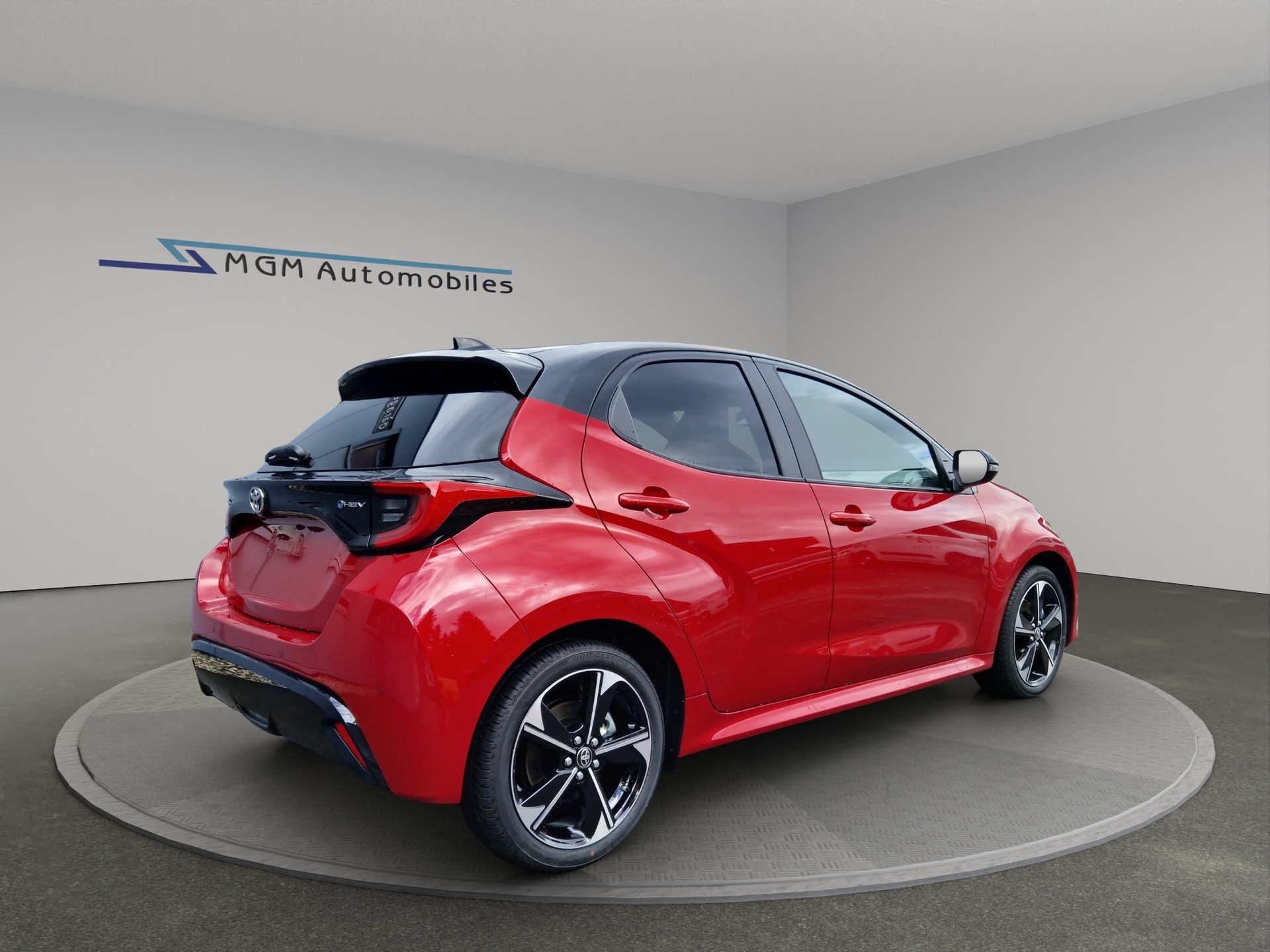 TOYOTA Yaris 1.5 Premium e-CVT-image-1