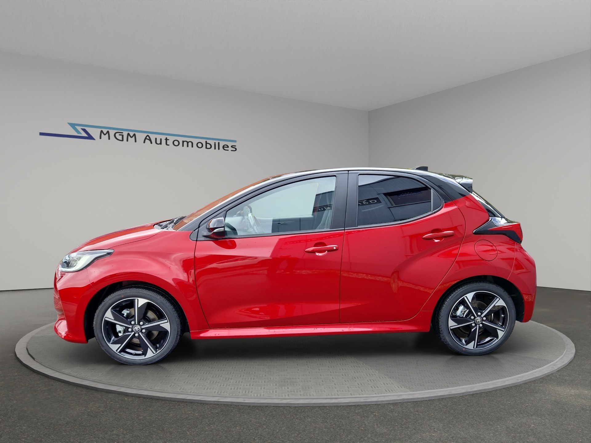 TOYOTA Yaris 1.5 Premium e-CVT-image-2