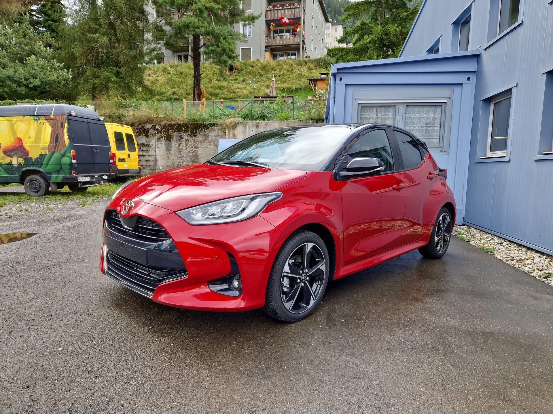 TOYOTA Yaris 1.5 Premium e-CVT-image-0