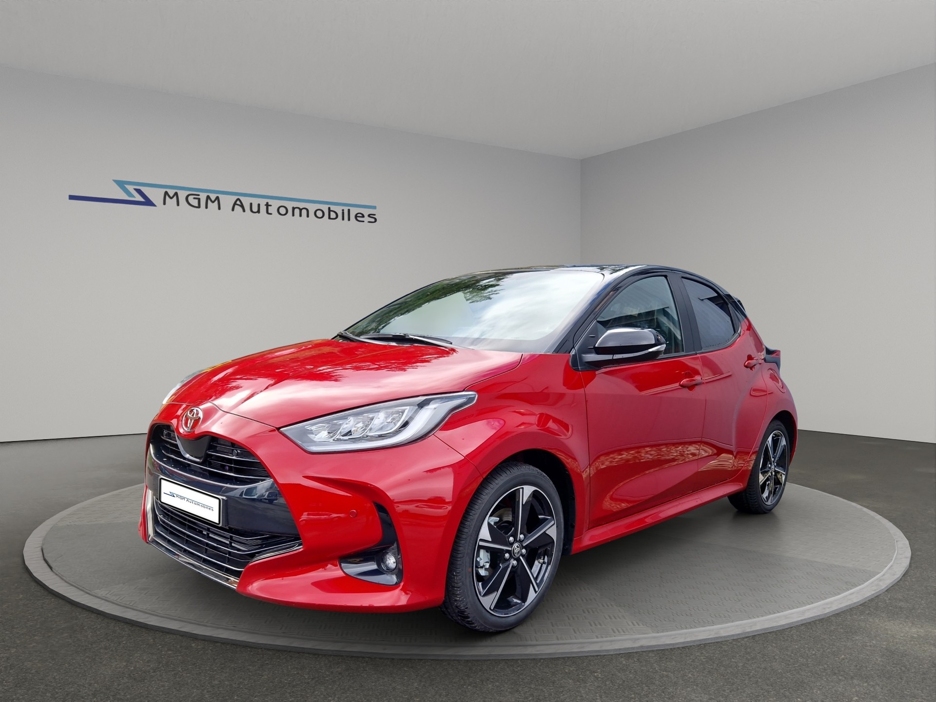 TOYOTA Yaris 1.5 Premium e-CVT-image-0