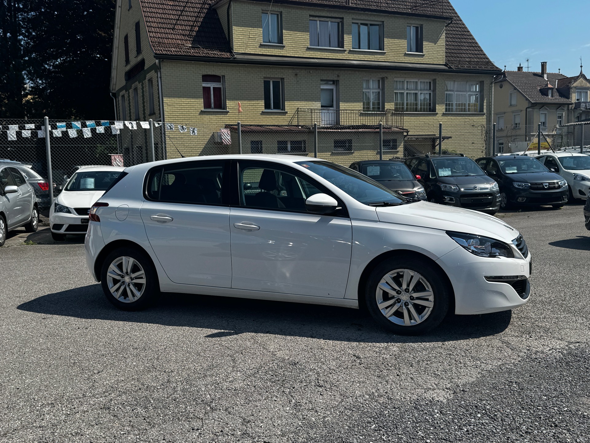 PEUGEOT 308 1.6 BlueHDI Active-image-1