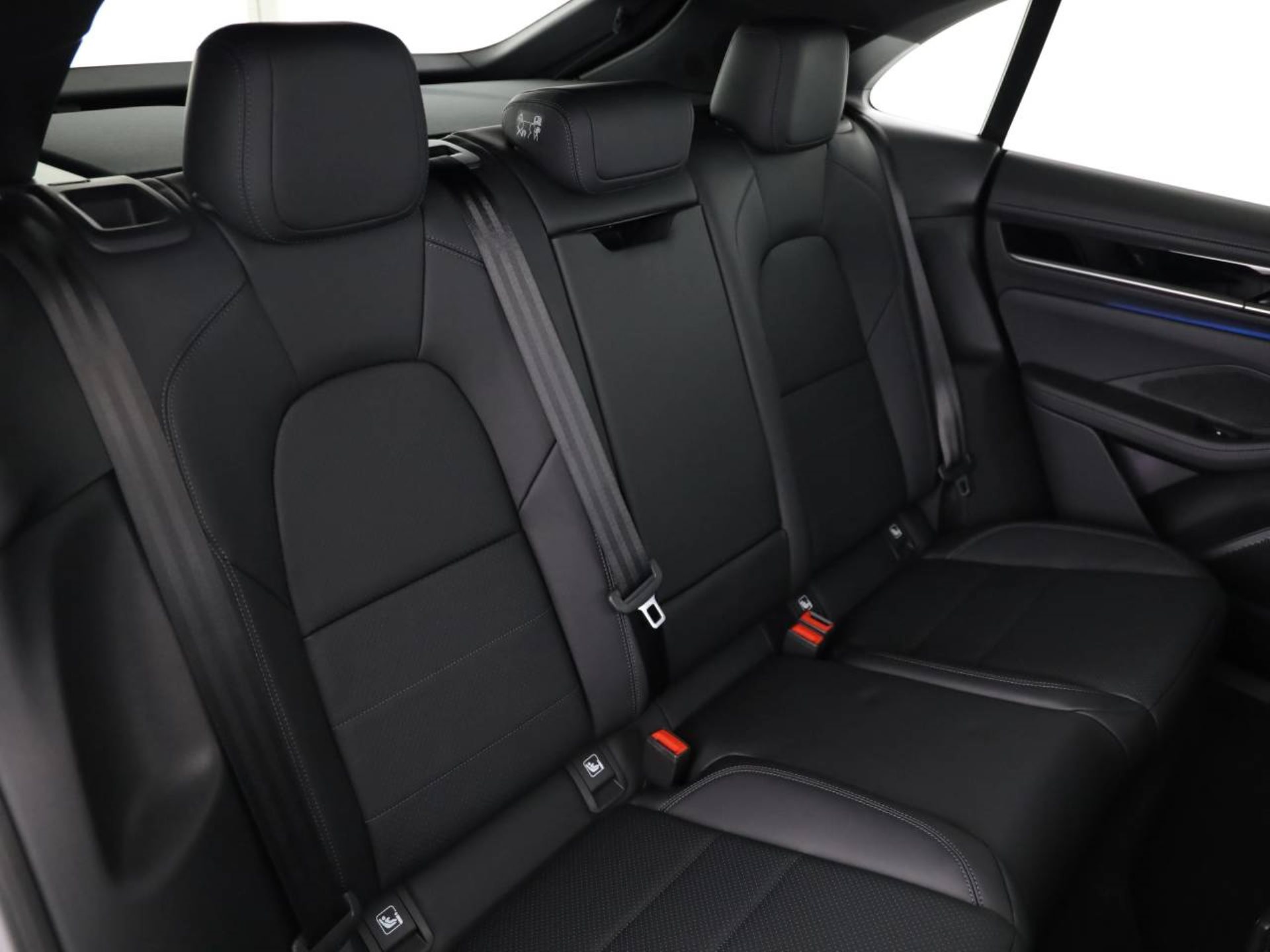 PORSCHE Macan 4S-image-14