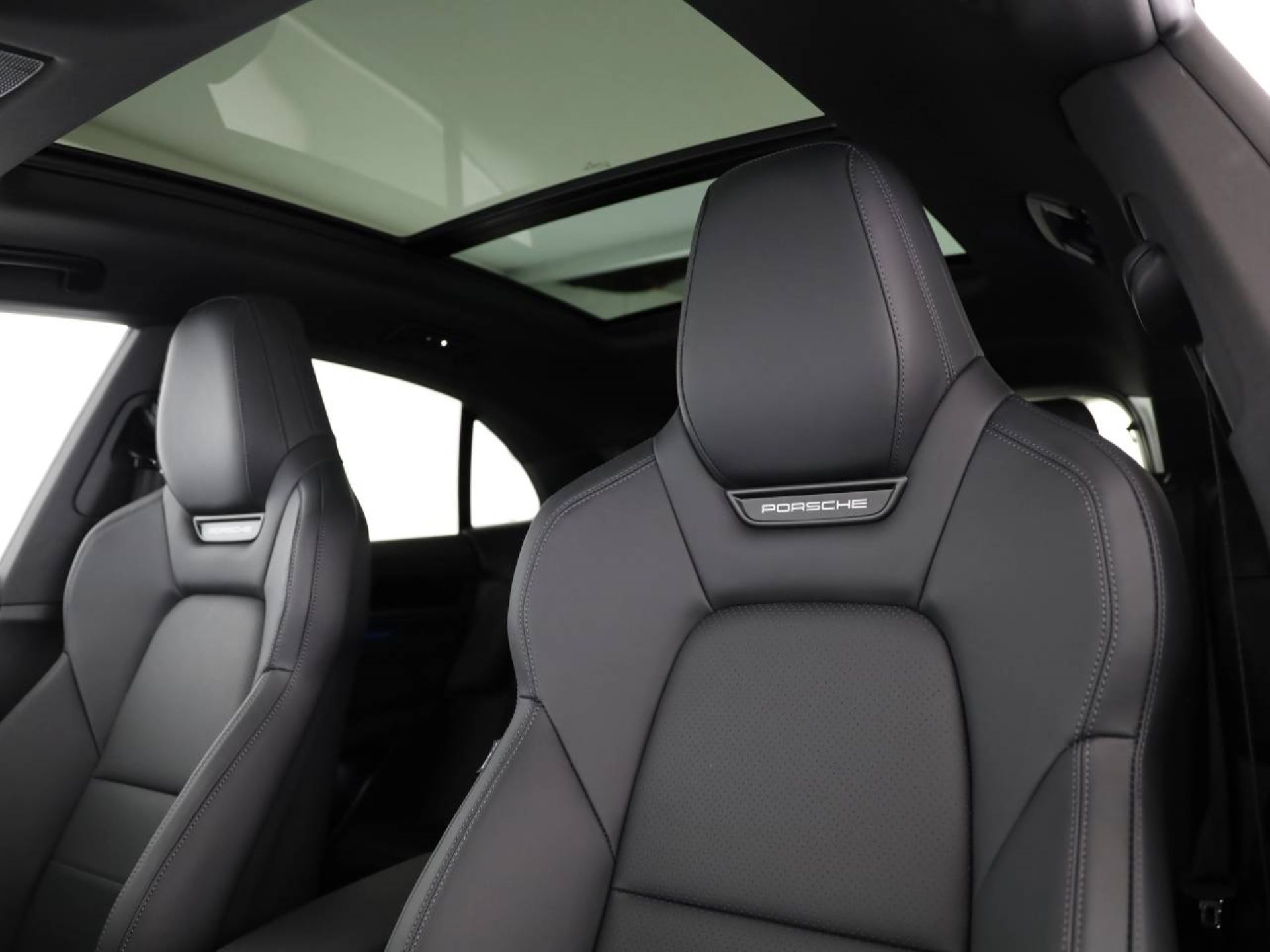 PORSCHE Macan 4S-image-4
