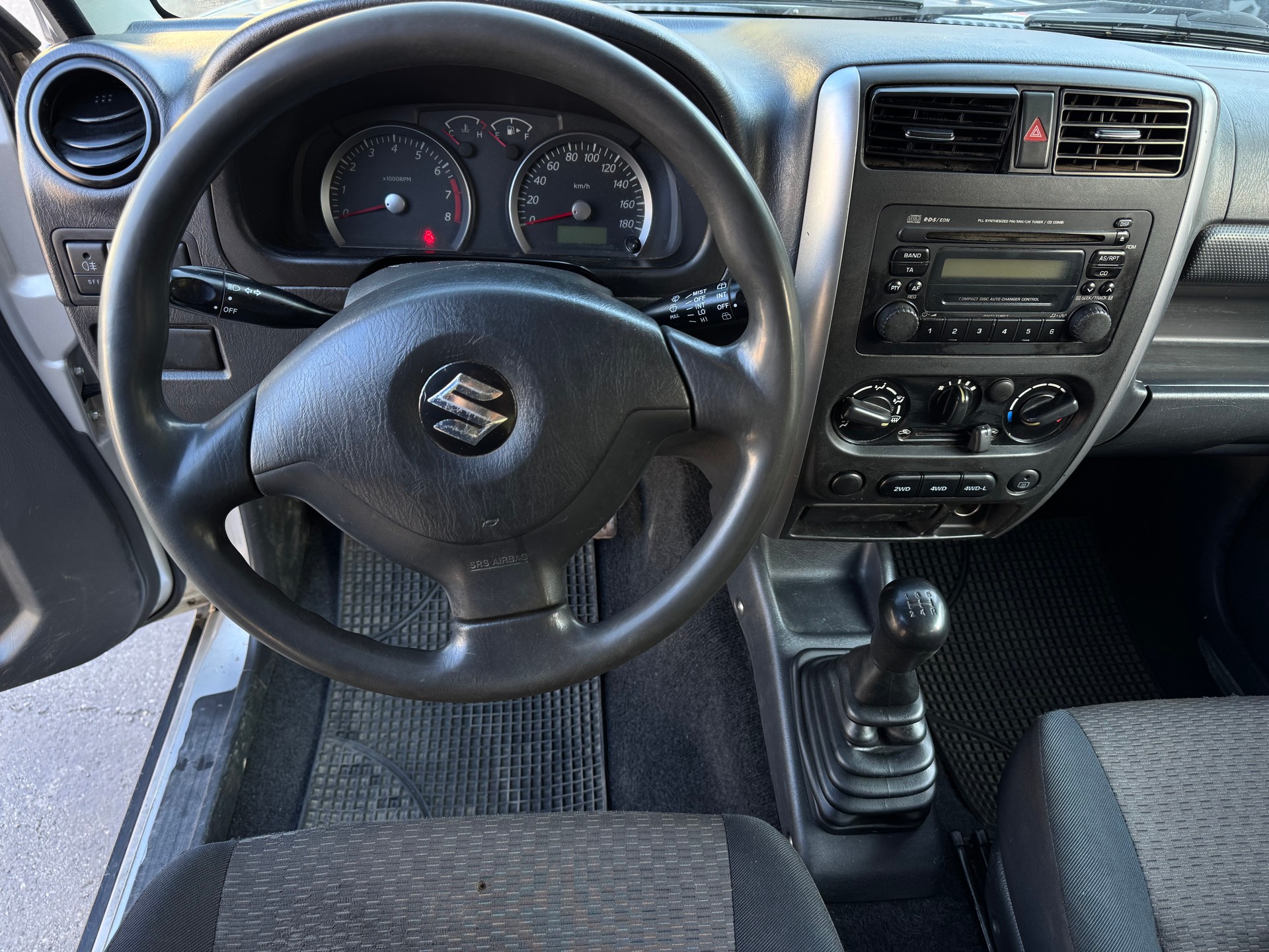 SUZUKI Jimny 1.3 16V GL Top-image-11