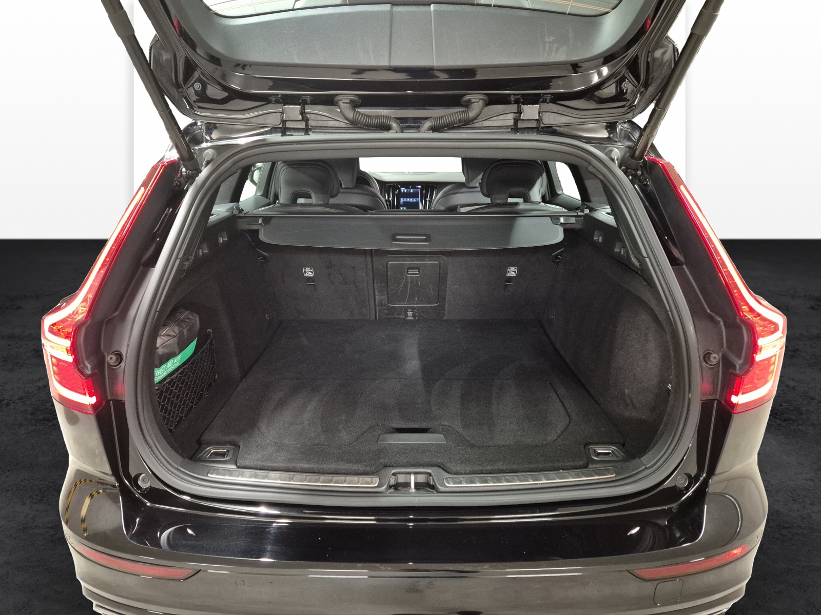 VOLVO V60 2.0 T8 TE R-Design eAWD-image-18