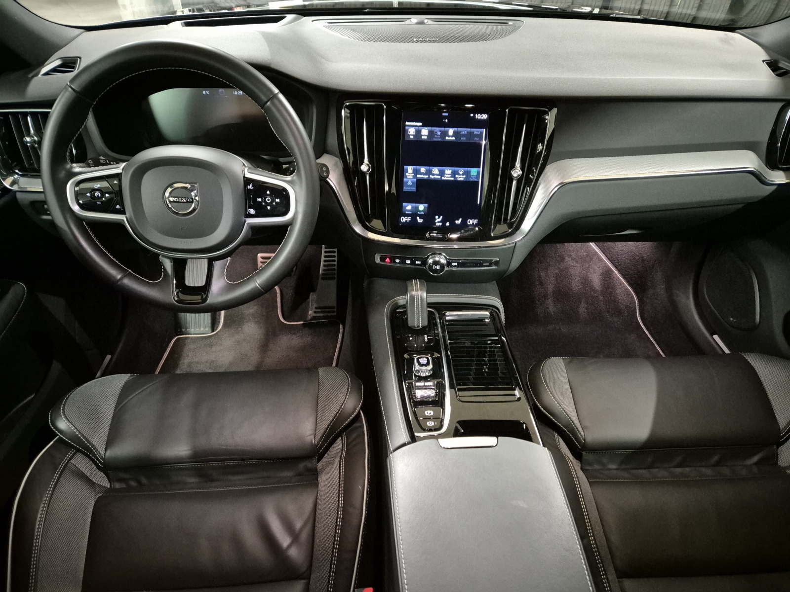 VOLVO V60 2.0 T8 TE R-Design eAWD-image-10