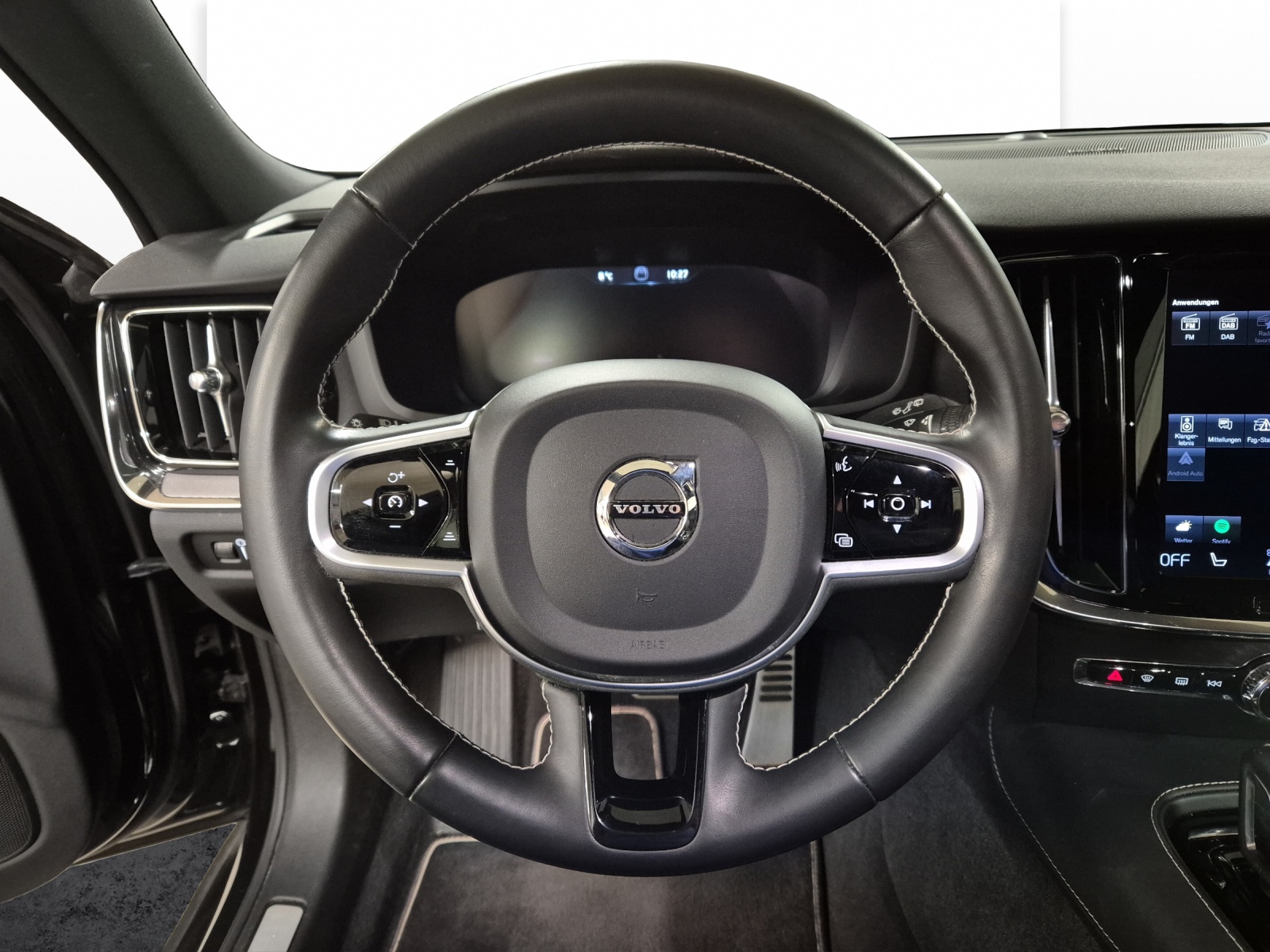 VOLVO V60 2.0 T8 TE R-Design eAWD-image-9