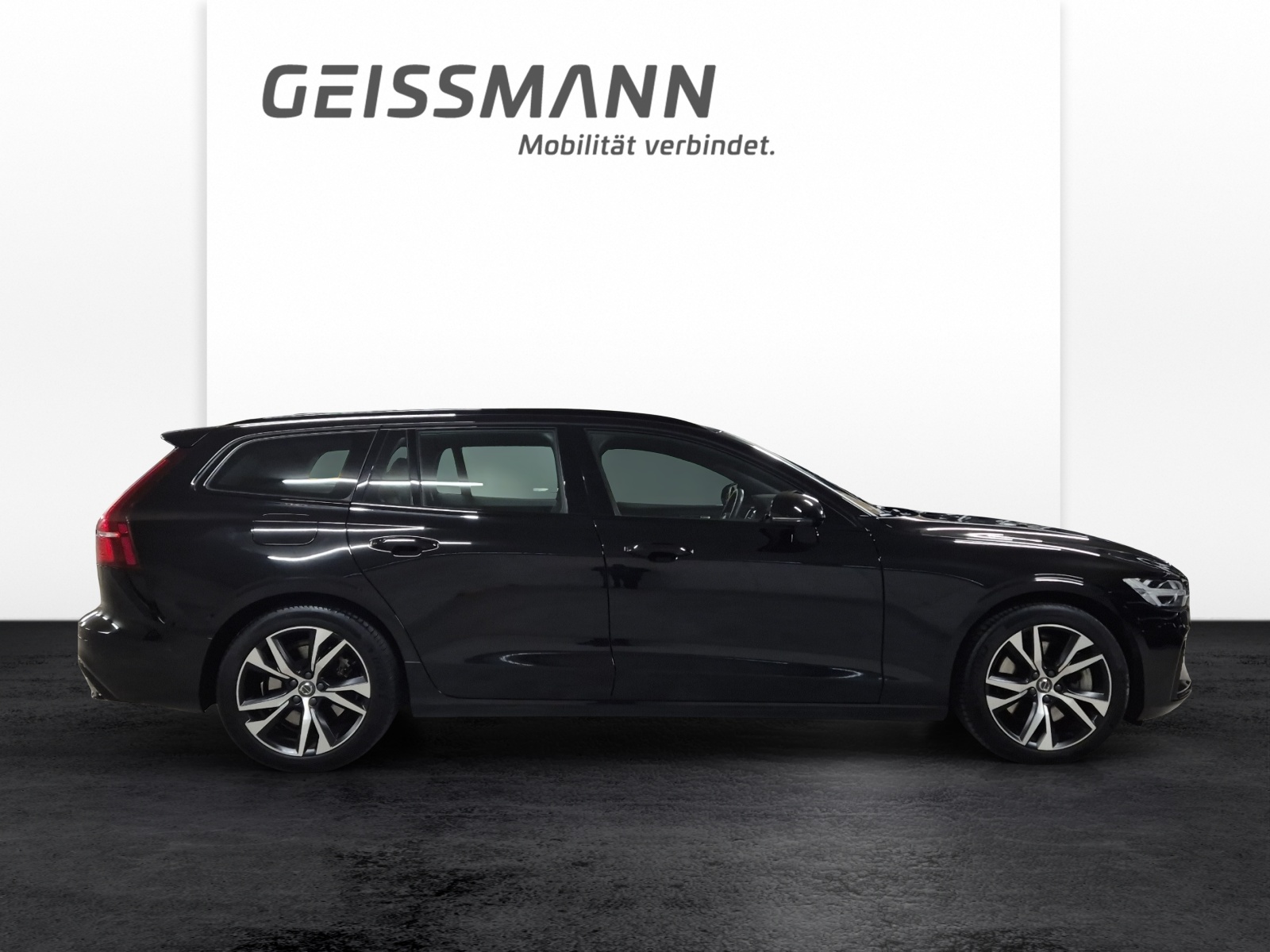 VOLVO V60 2.0 T8 TE R-Design eAWD-image-3