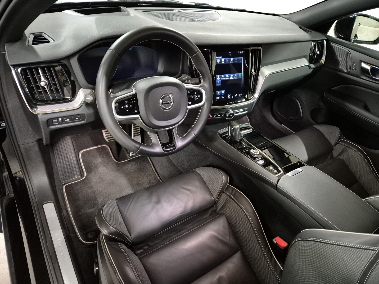 VOLVO V60 2.0 T8 TE R-Design eAWD-image-8