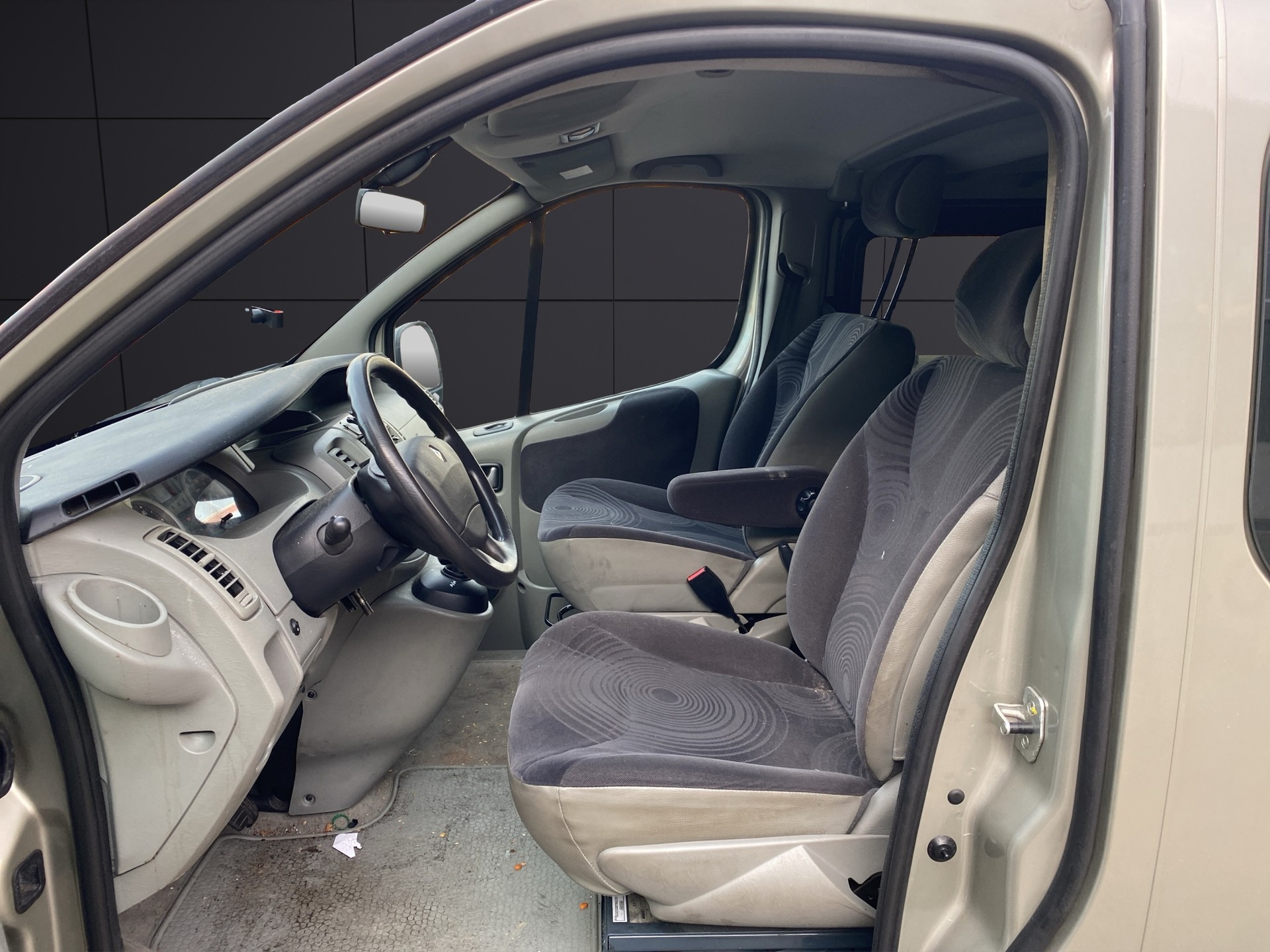 RENAULT Trafic 2.5dCi L1H1 Passenger Expression-image-8