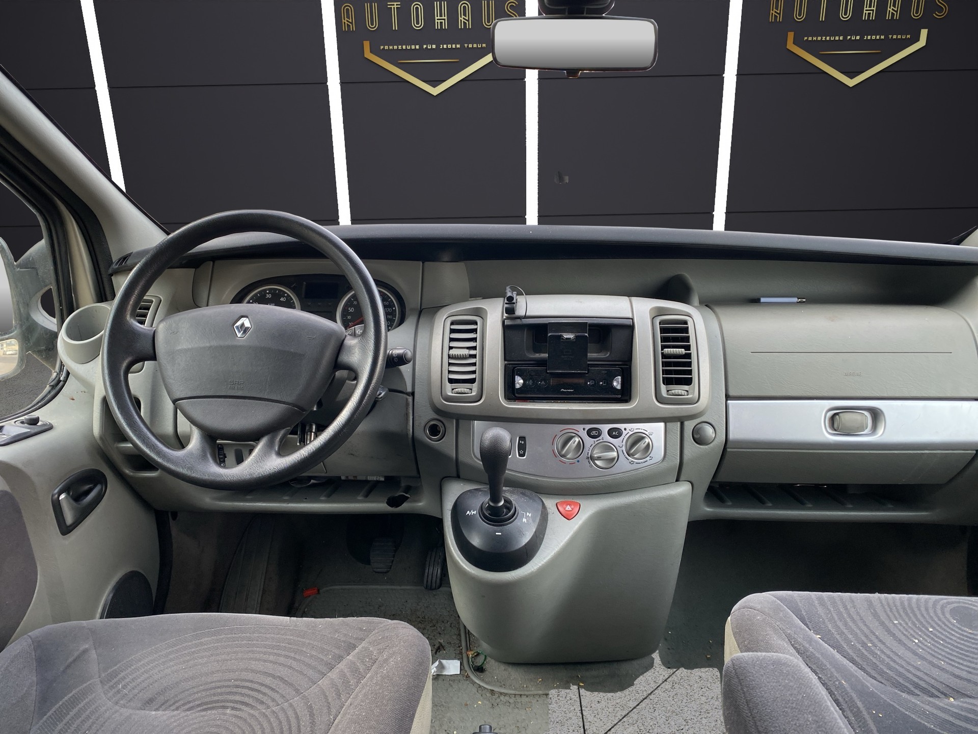 RENAULT Trafic 2.5dCi L1H1 Passenger Expression-image-9