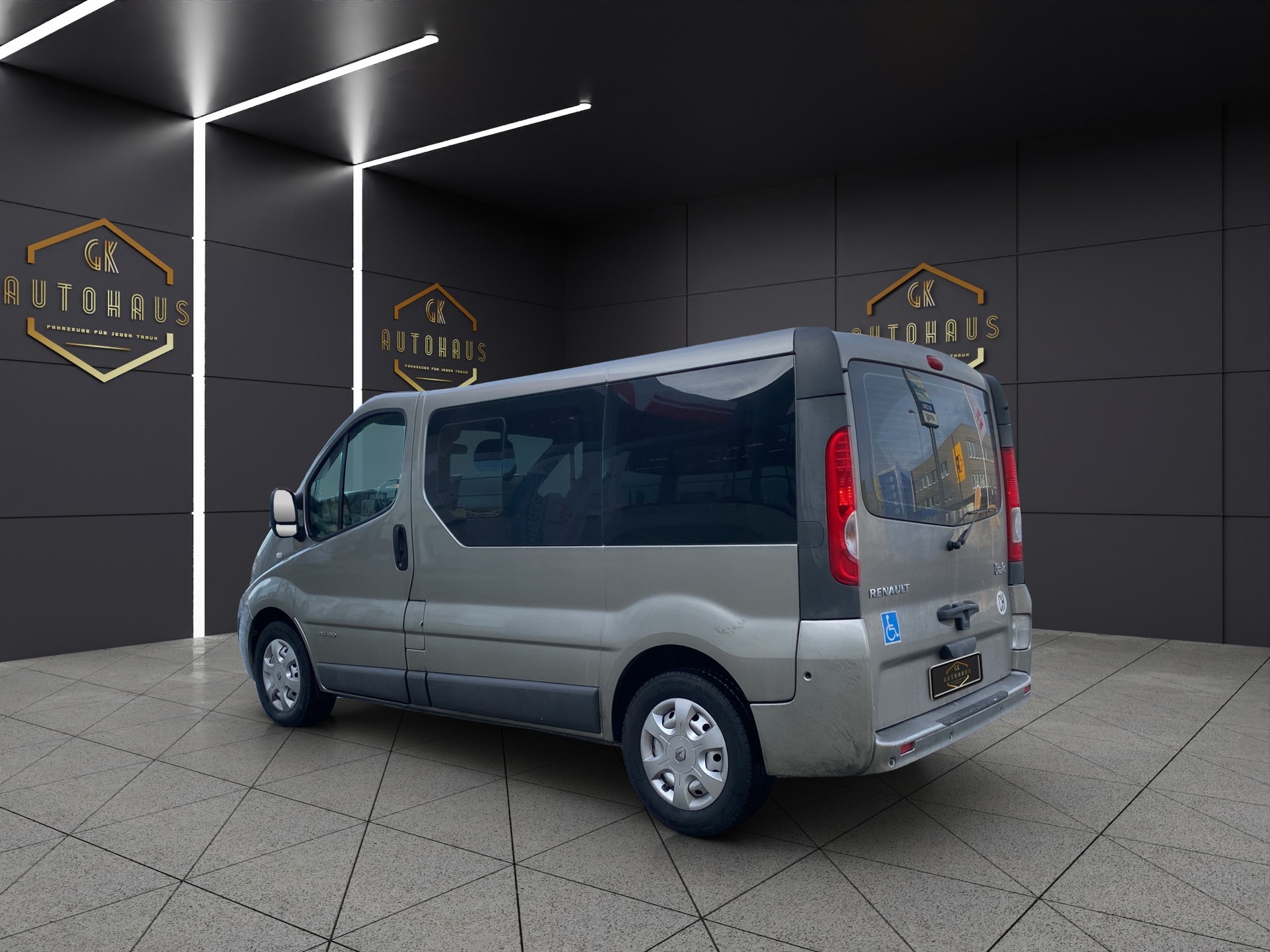 RENAULT Trafic 2.5dCi L1H1 Passenger Expression-image-2