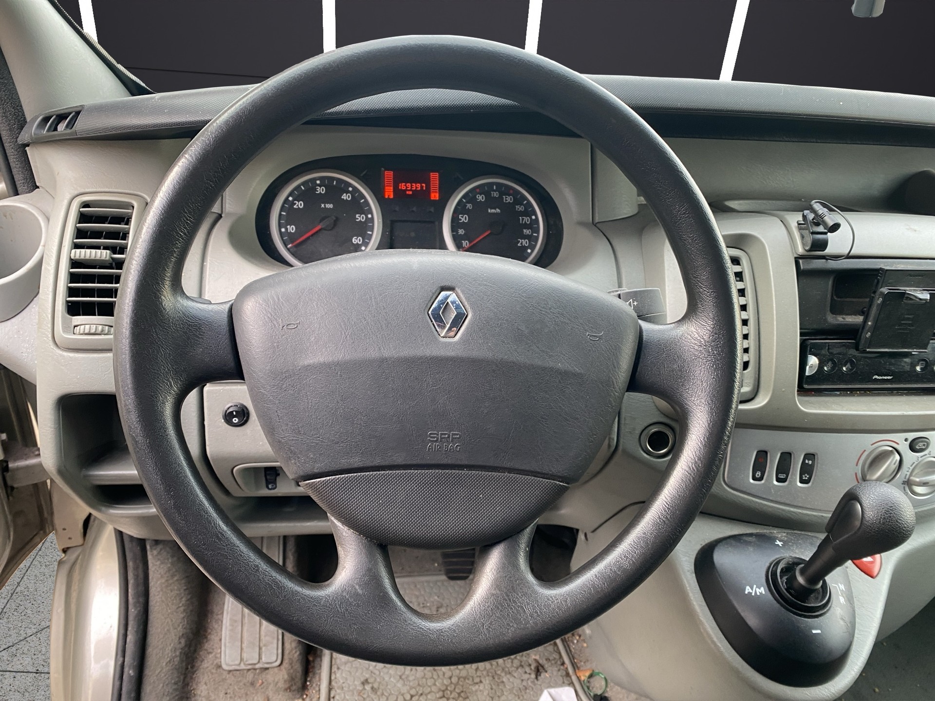 RENAULT Trafic 2.5dCi L1H1 Passenger Expression-image-11