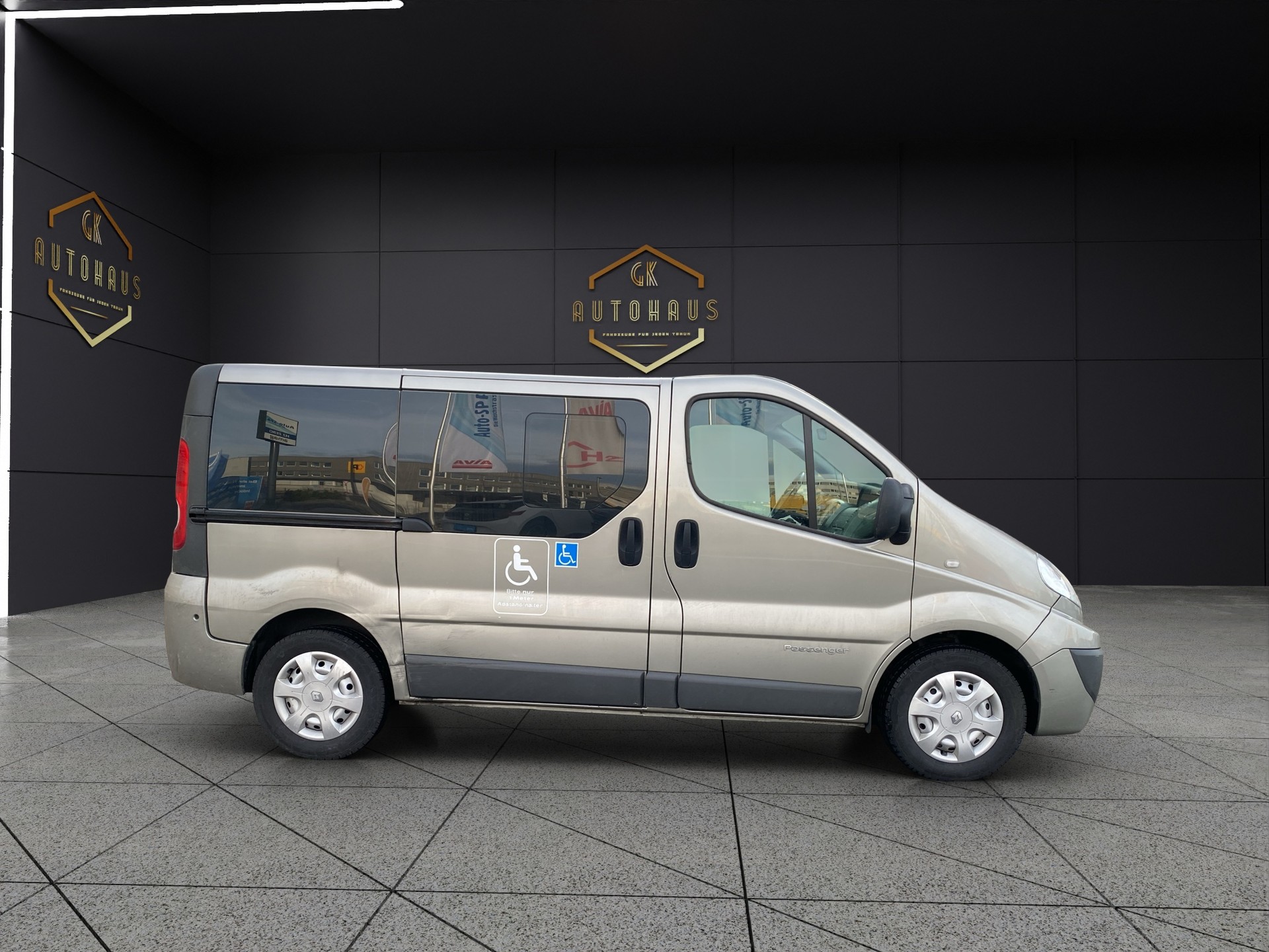 RENAULT Trafic 2.5dCi L1H1 Passenger Expression-image-5