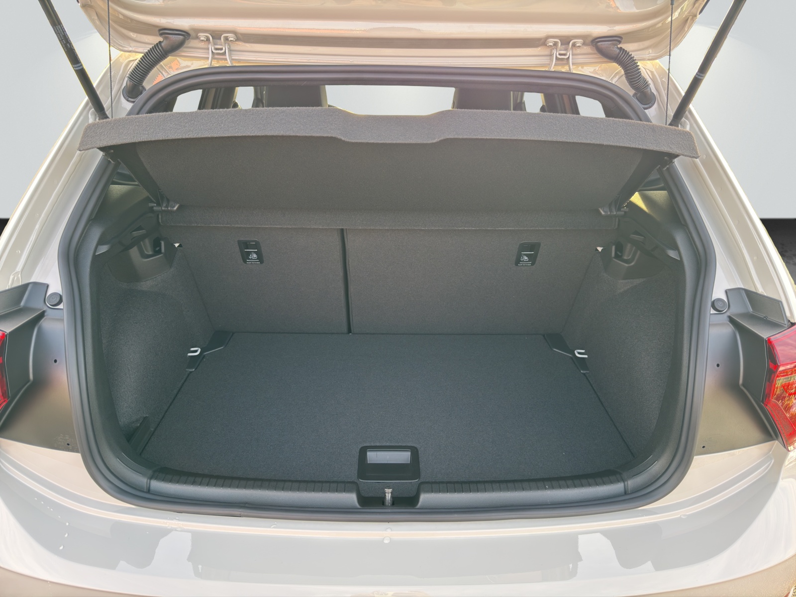 VW Polo 2.0 TSI GTI DSG-image-9