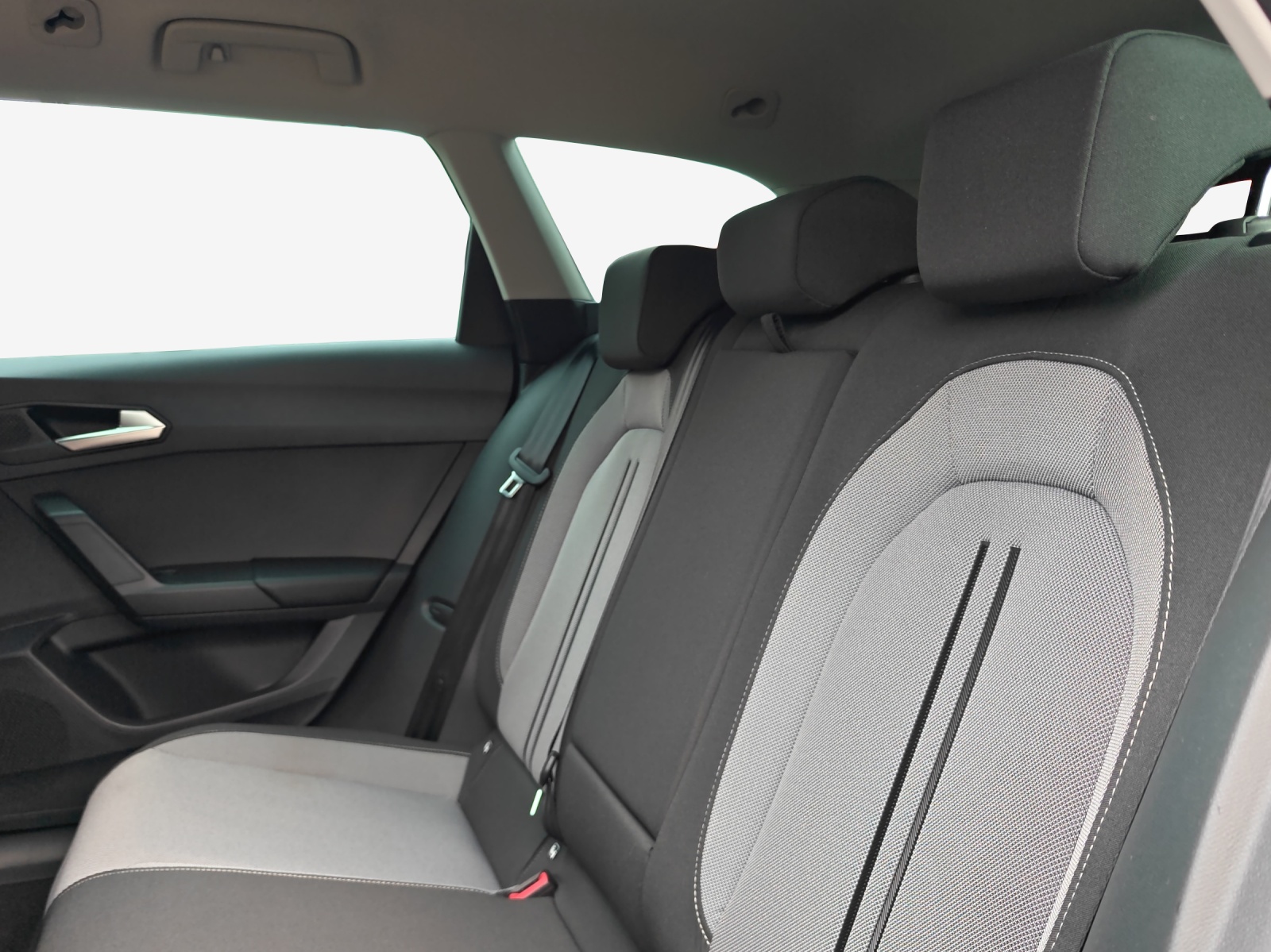 SEAT Leon ST 1.5 eHybrid pHEV DSG Business Edition-image-12