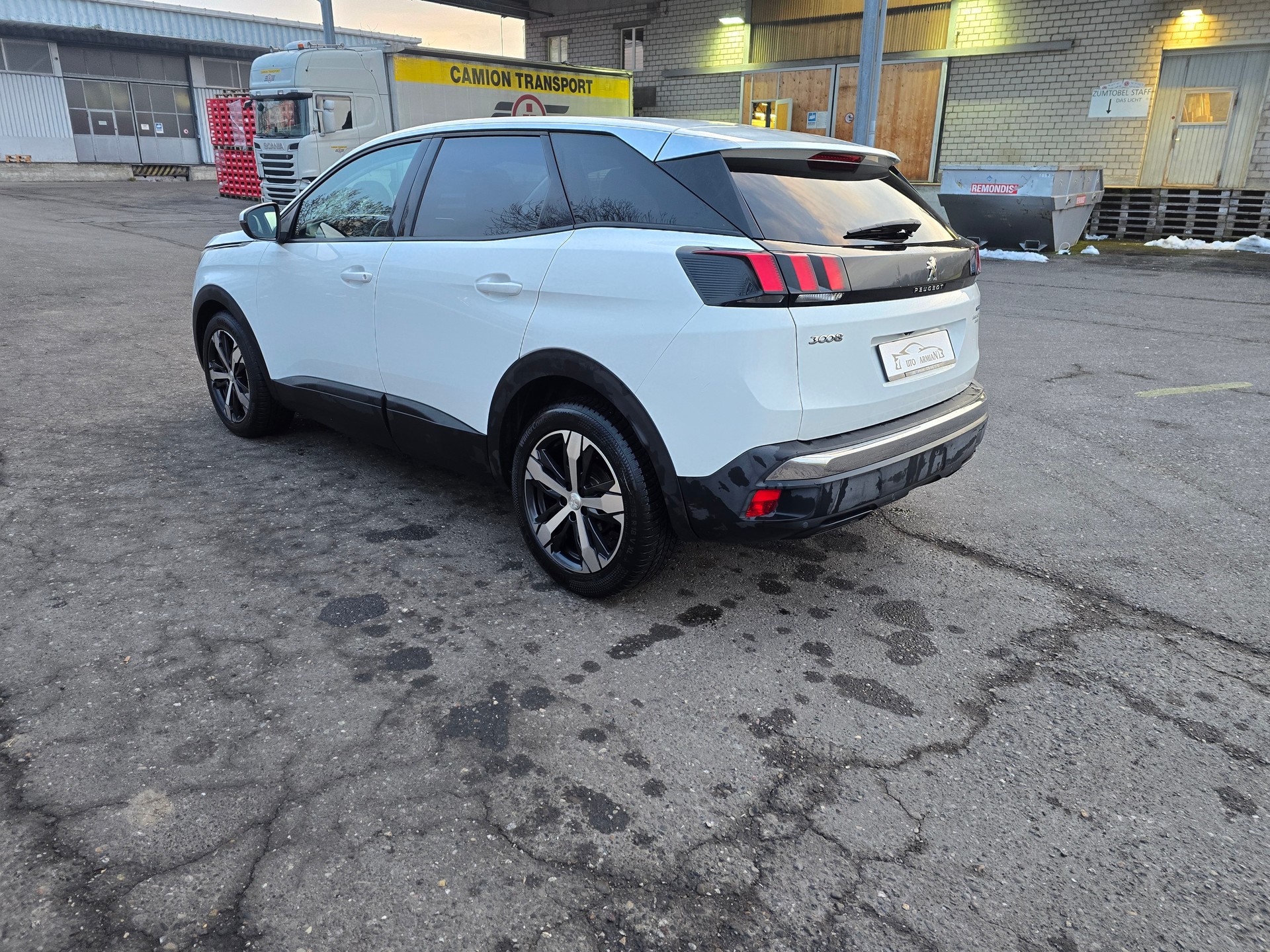 PEUGEOT 3008 1.2 PureTech Access-image-5