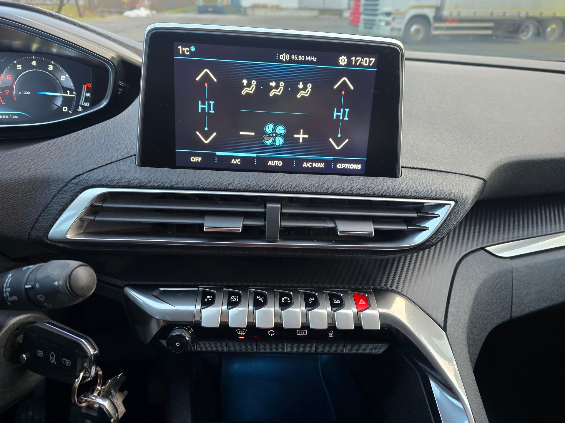 PEUGEOT 3008 1.2 PureTech Access-image-18
